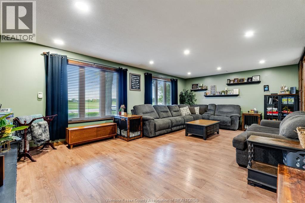 2477 Albuna Townline, Kingsville, ON, photo 2