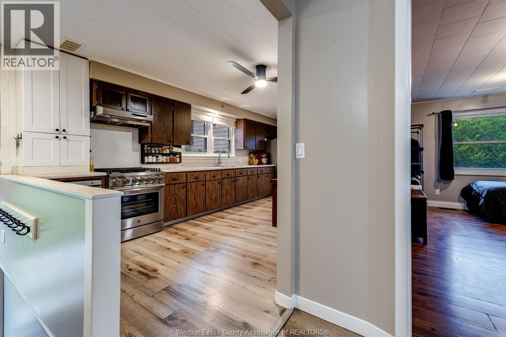 2477 Albuna Townline photo 5