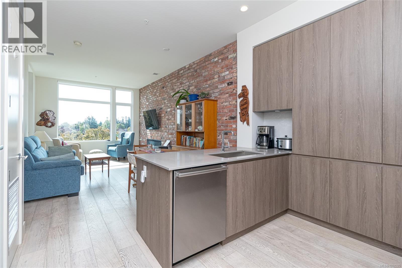 304 501 Park Place, Esquimalt