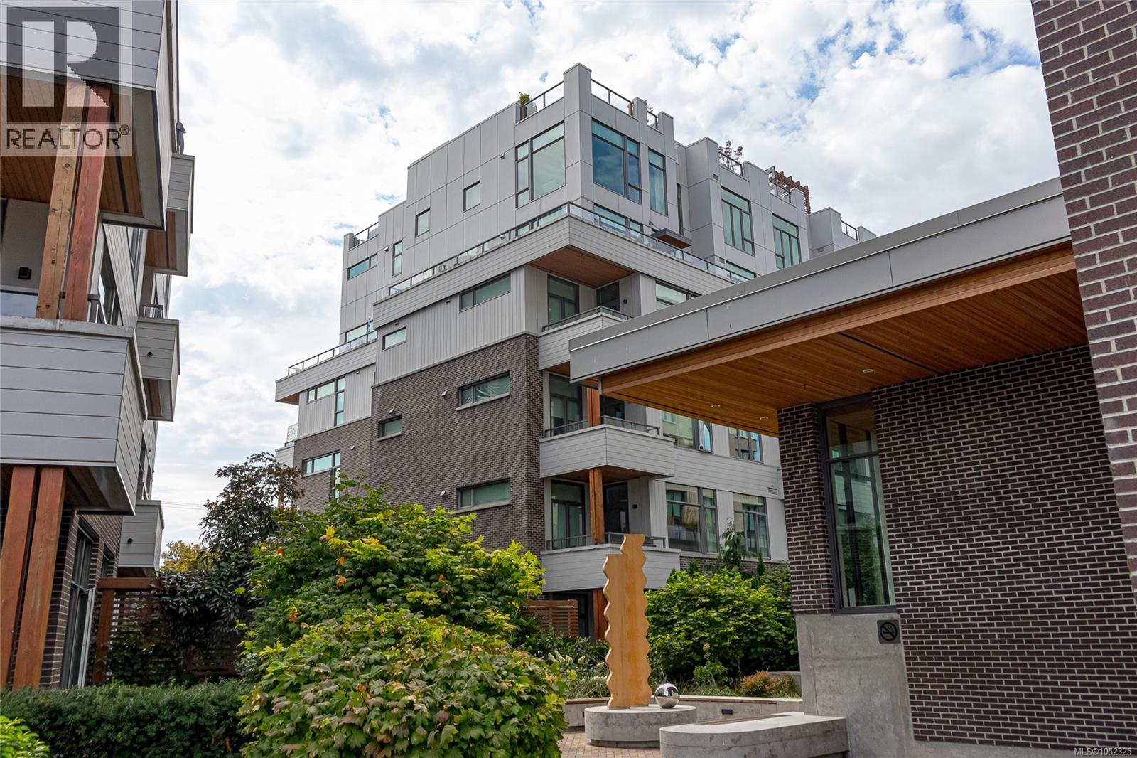 304 501 Park Place, Esquimalt