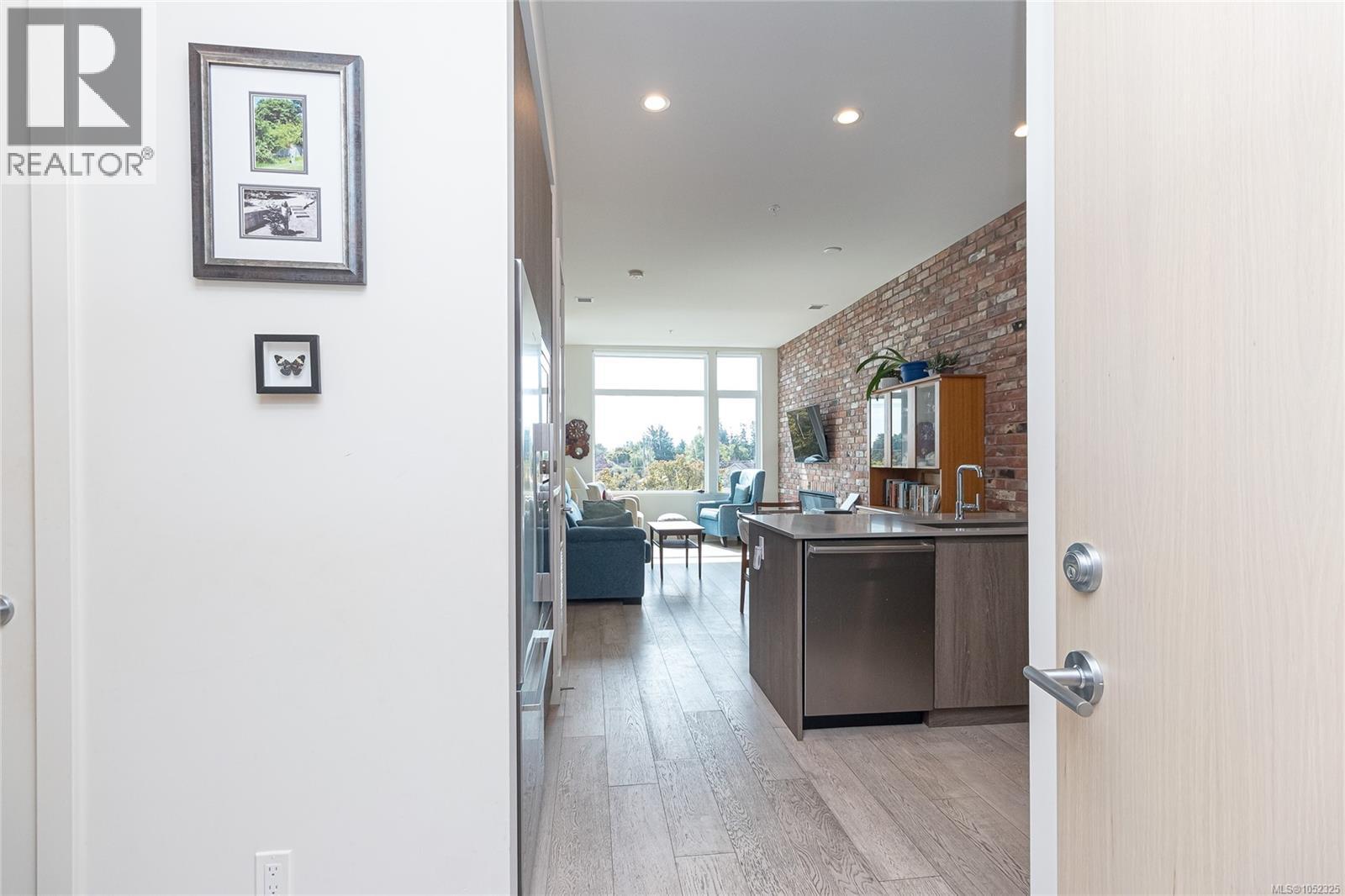 304 501 Park Place, Esquimalt
