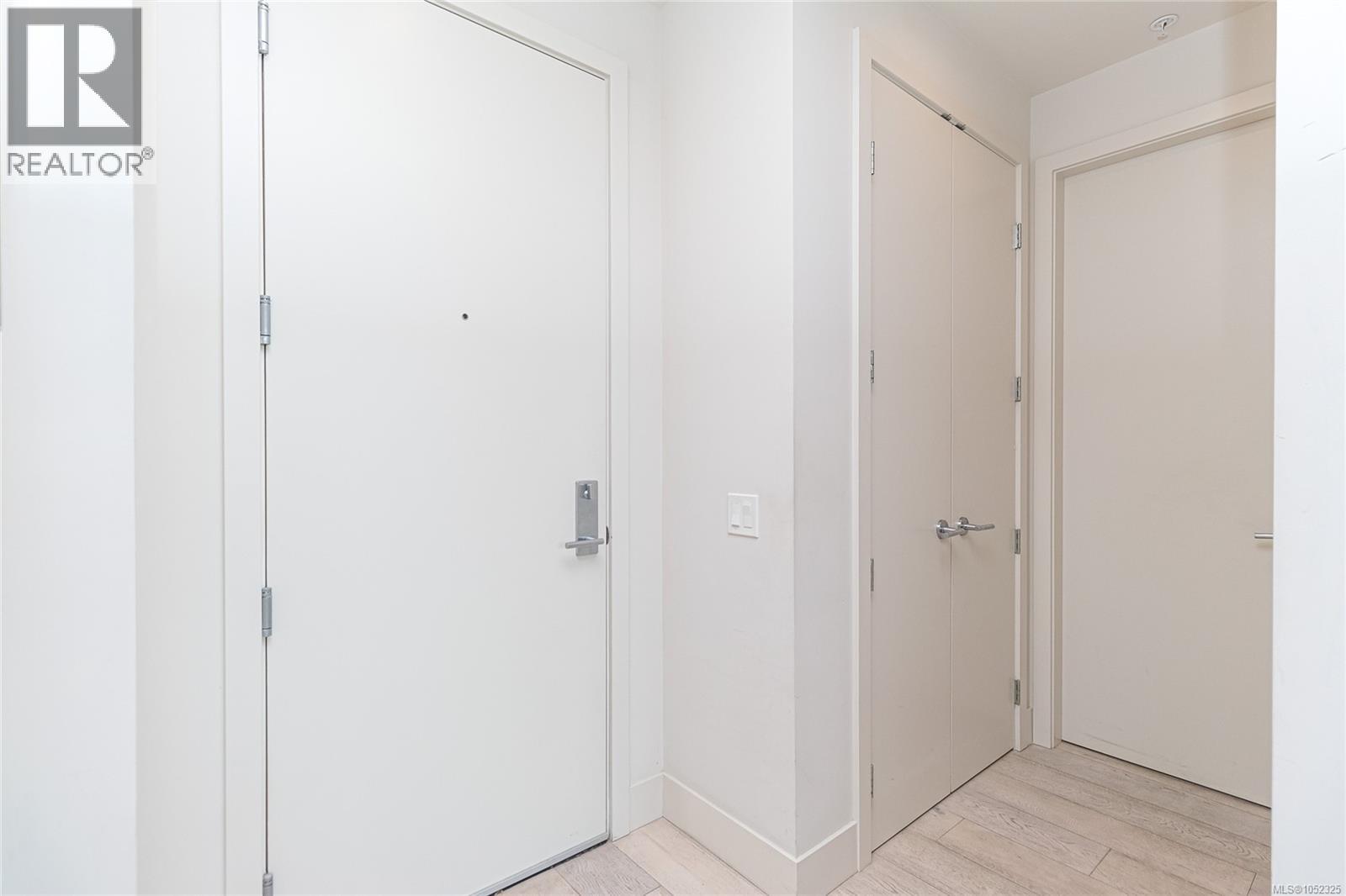 304 501 Park Place, Esquimalt