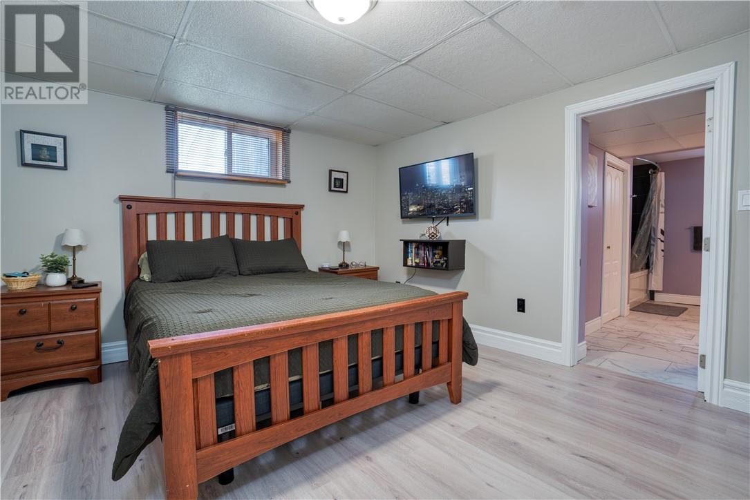 Photo 18 of 25
