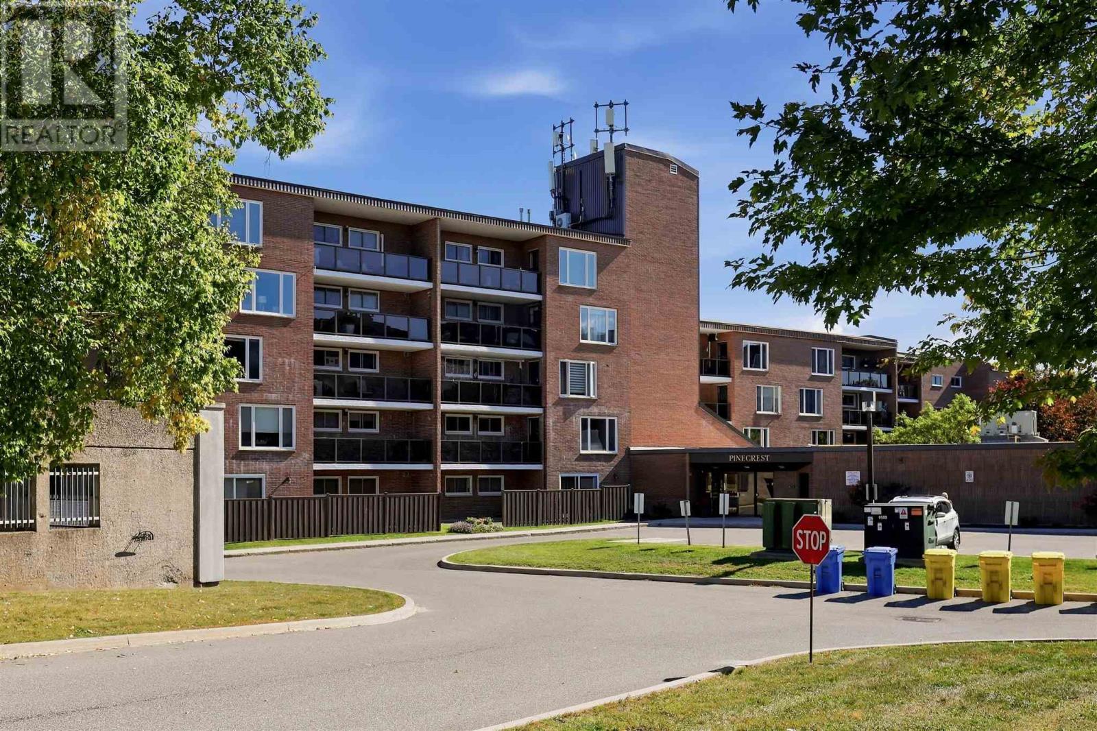 611 - 313 Macdonald AVE photo 2