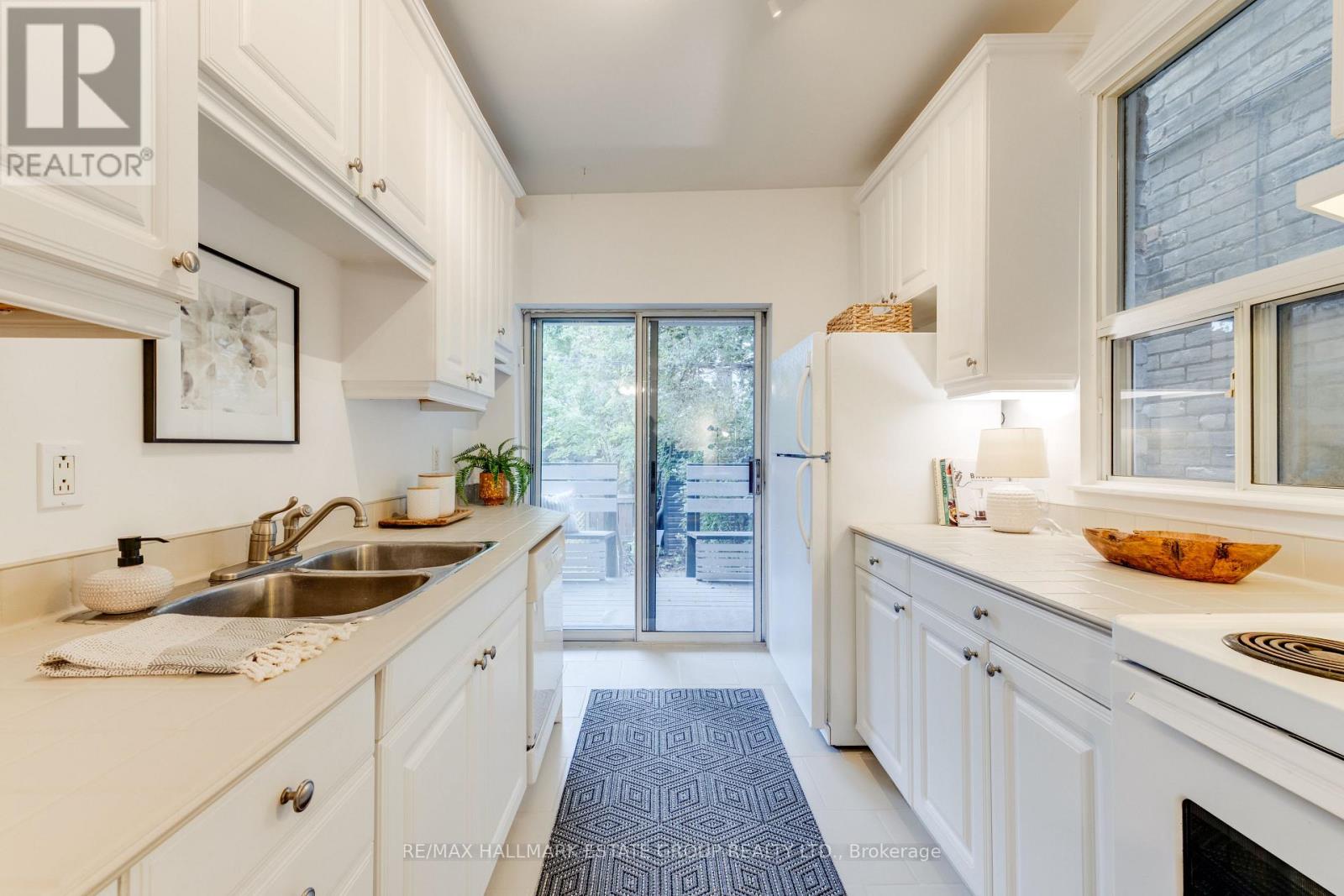 32 ASHDALE AVENUE - 30