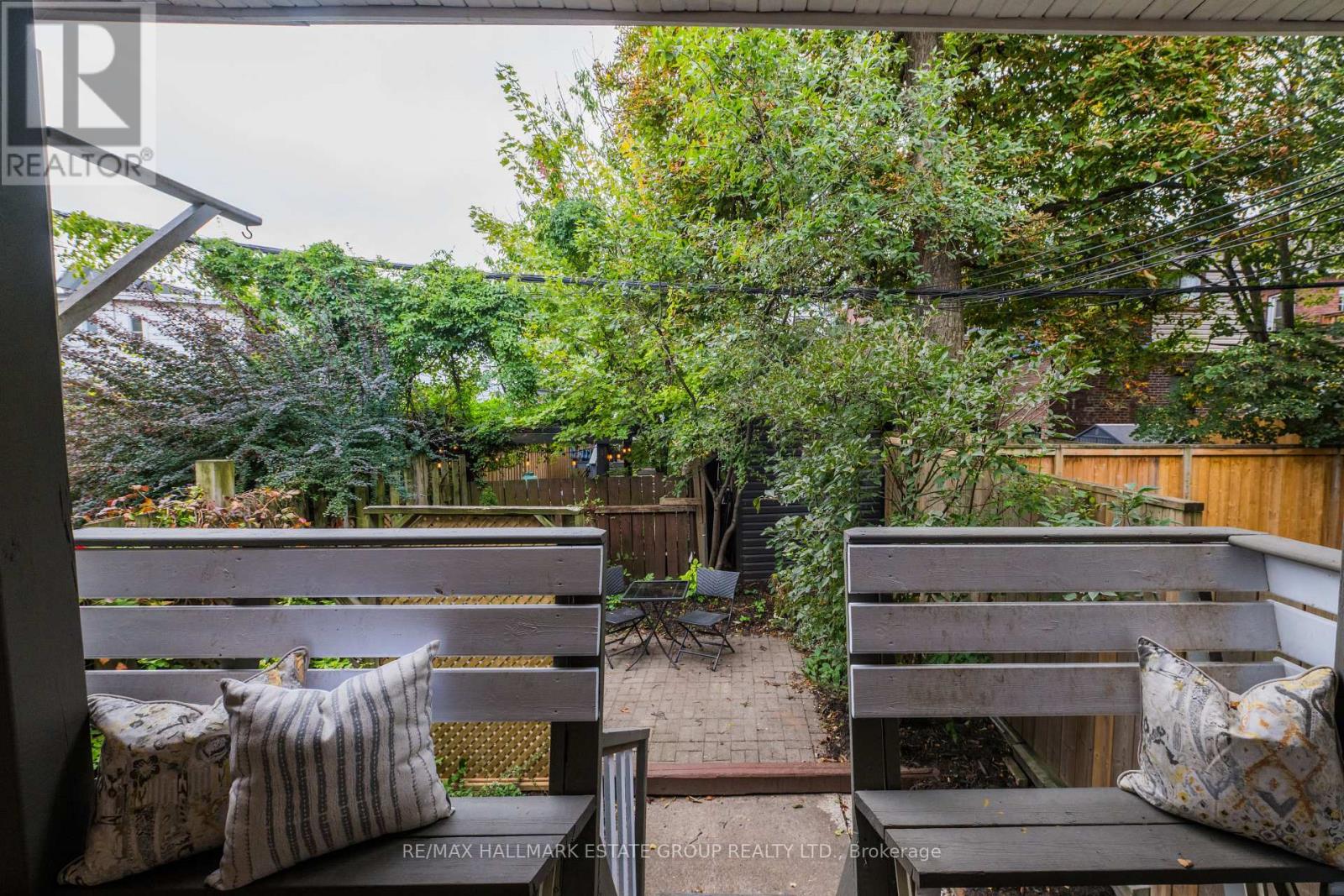 32 ASHDALE AVENUE - 32