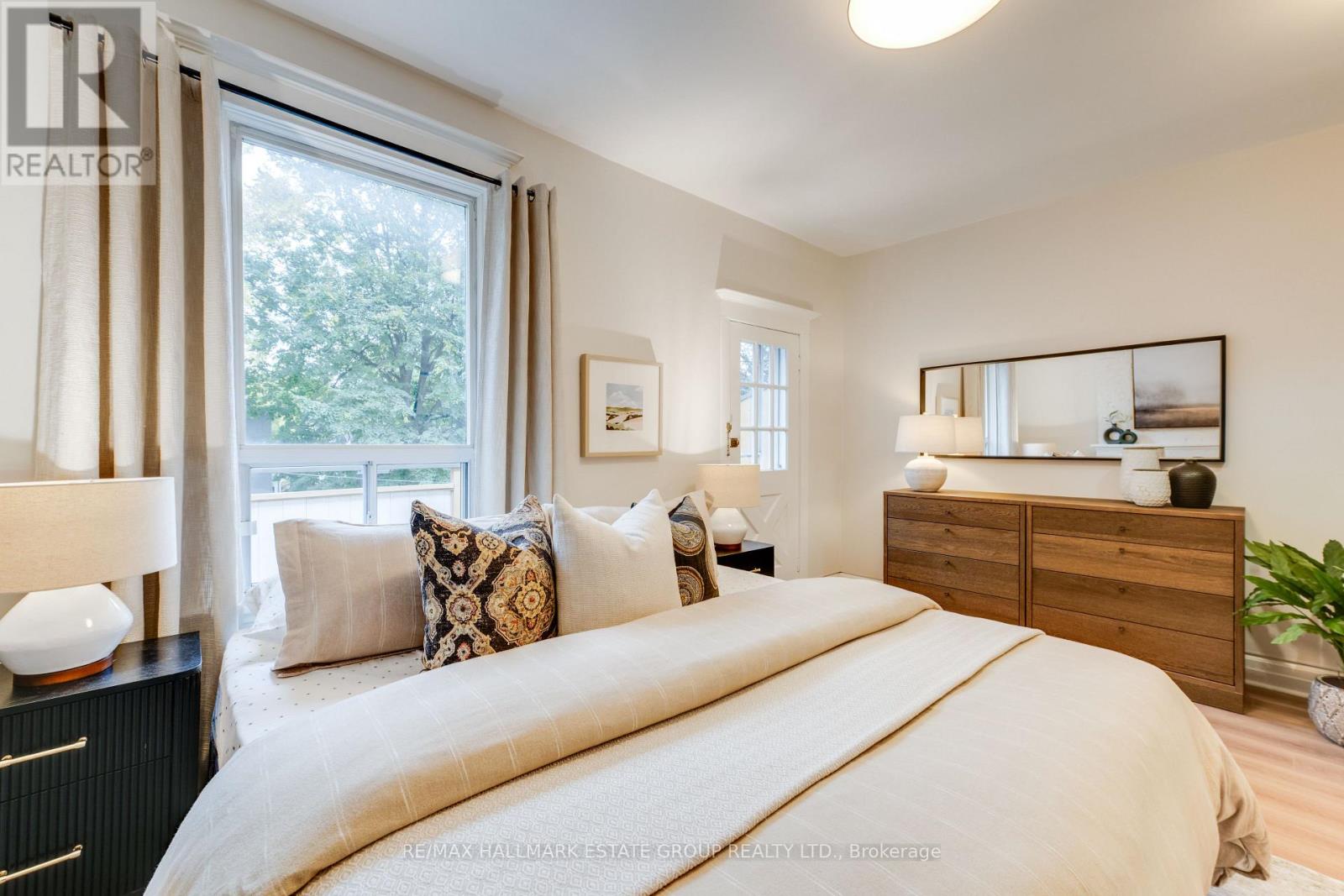 32 ASHDALE AVENUE - 13
