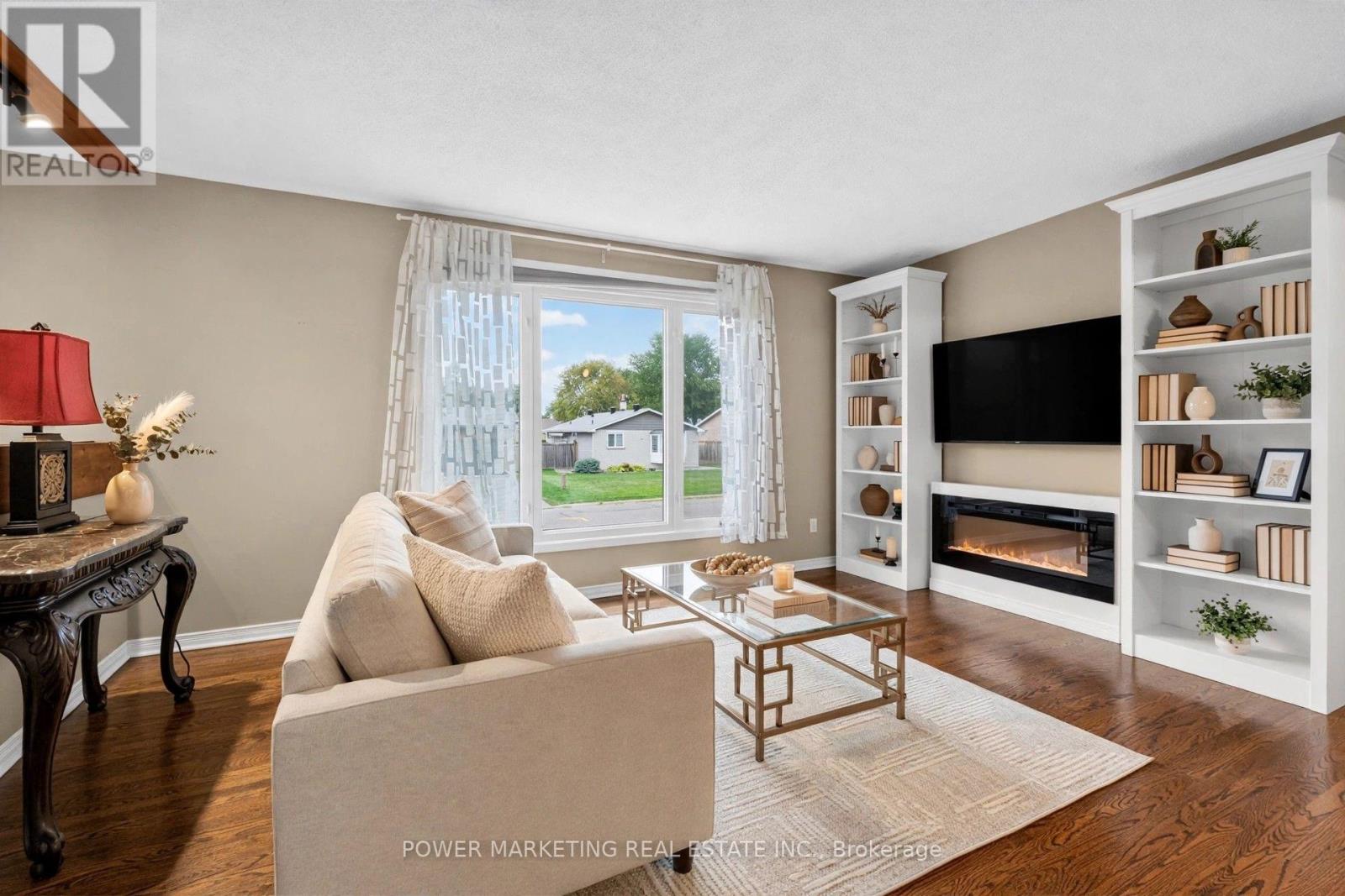 2213 FILLMORE CRESCENT - 6