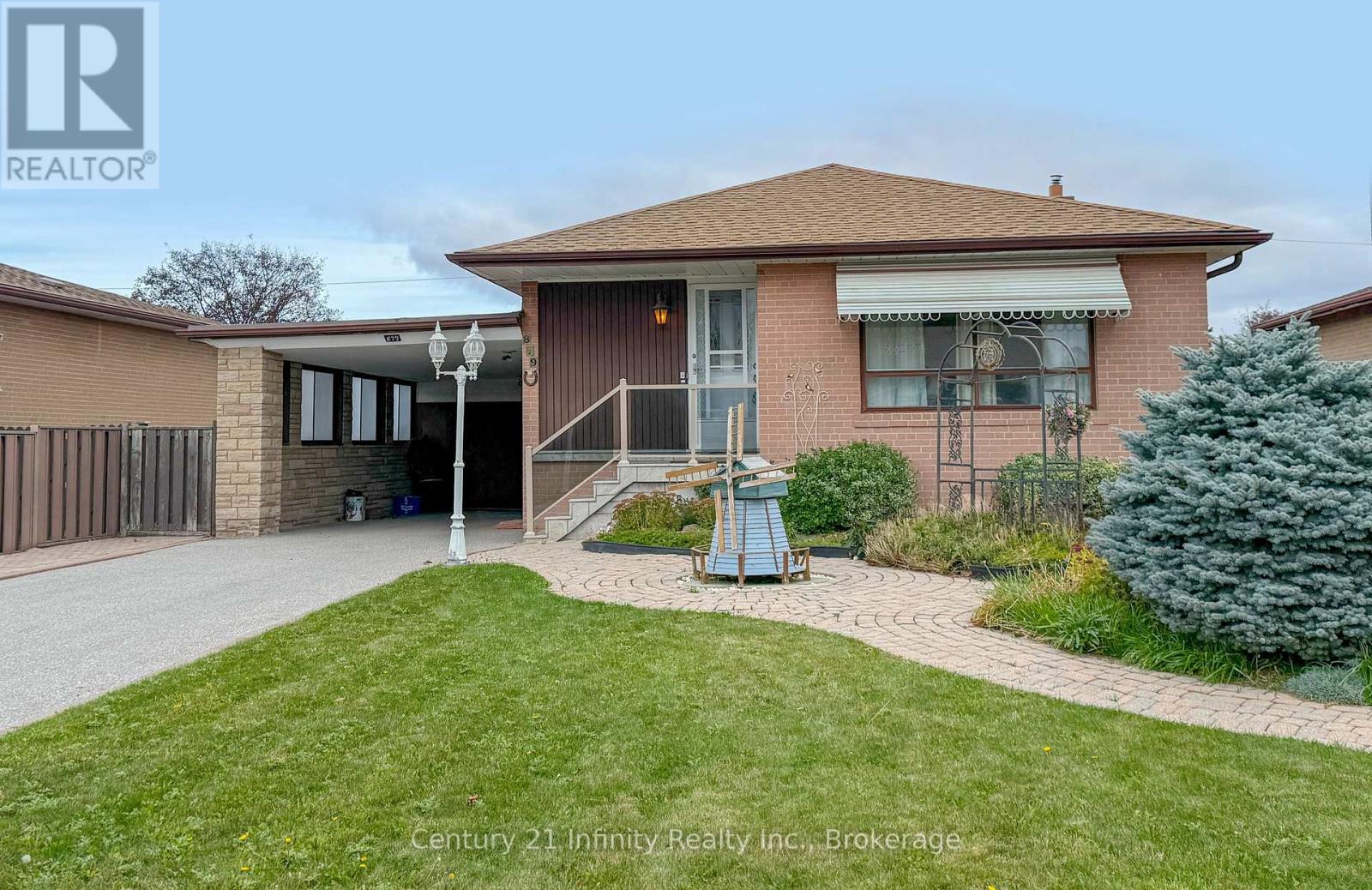 879 Antonio Street, Pickering, ON