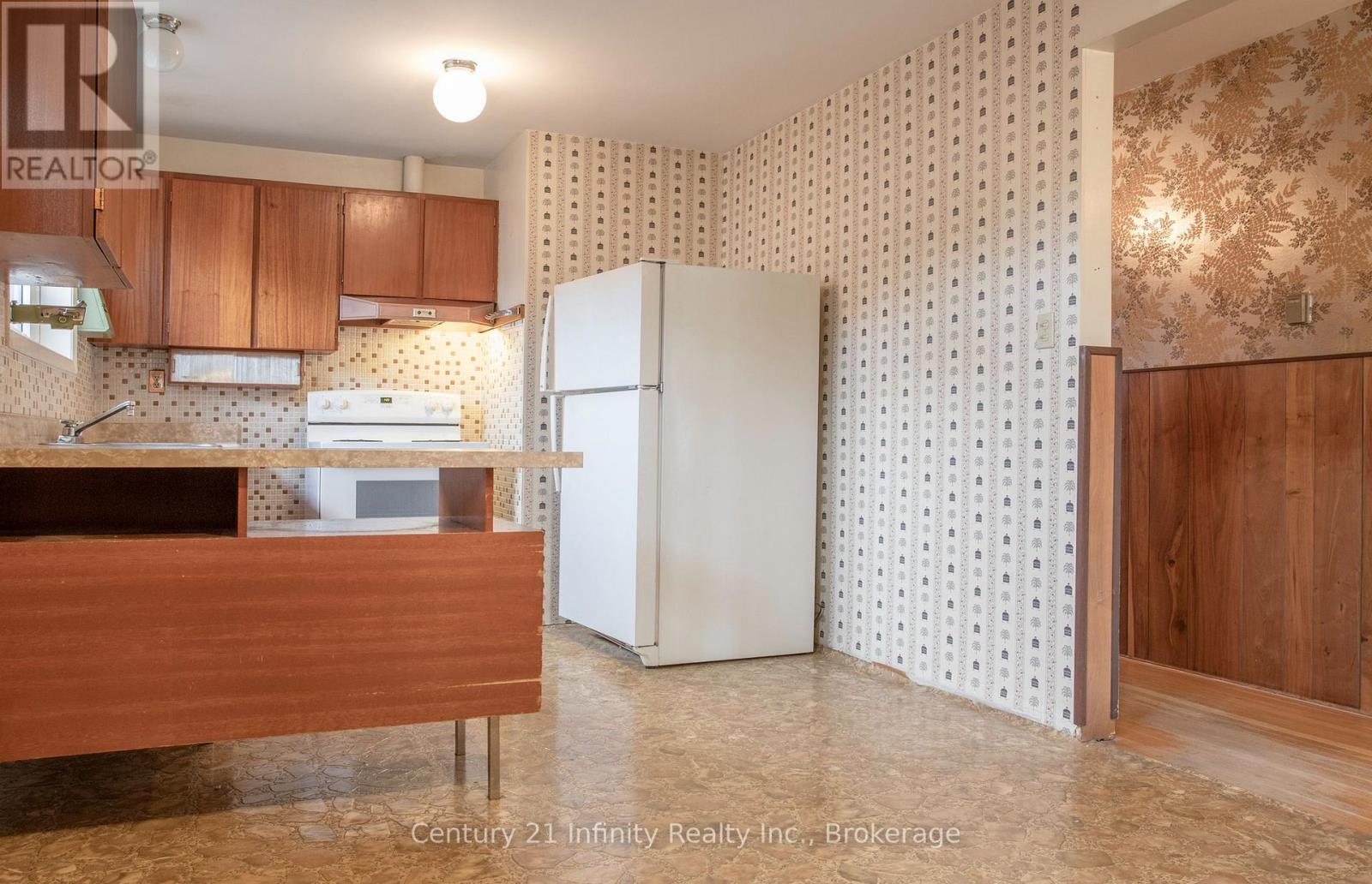 879 ANTONIO STREET - 15