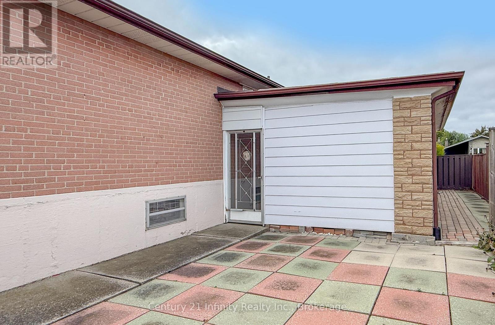 879 ANTONIO STREET - 31