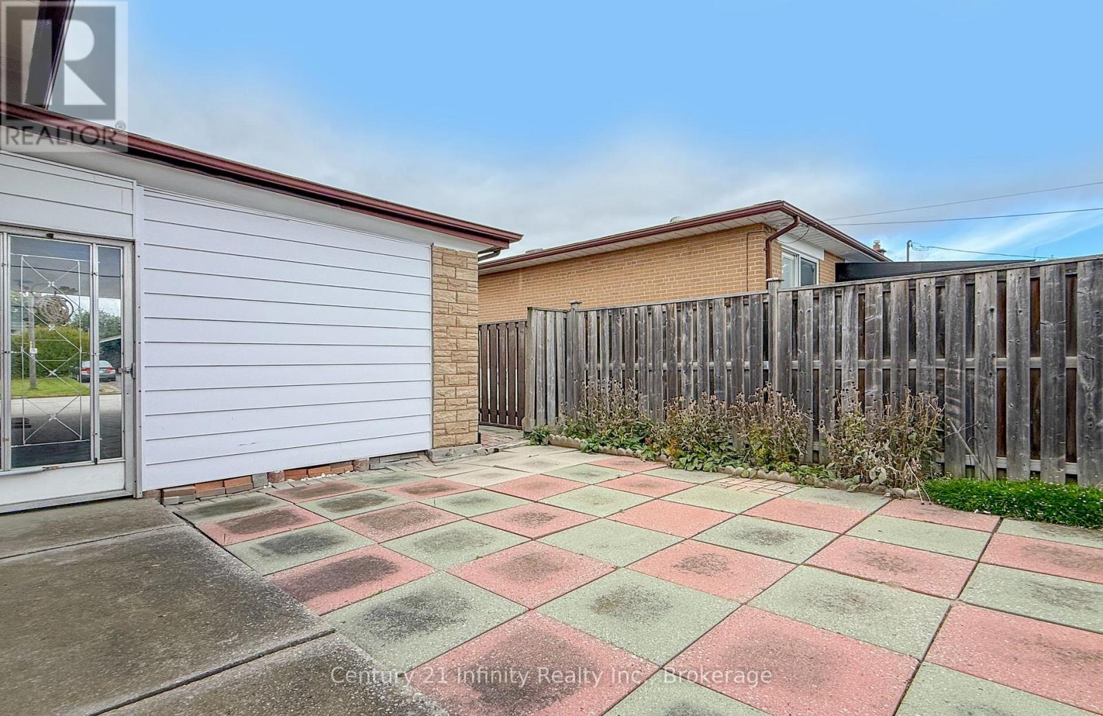 879 Antonio Street, Pickering, ON photo 32