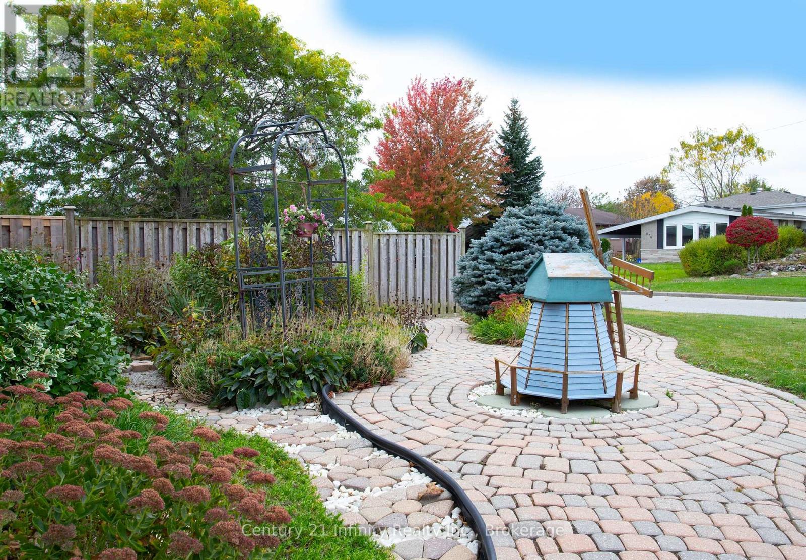 879 Antonio Street, Pickering, ON photo 4