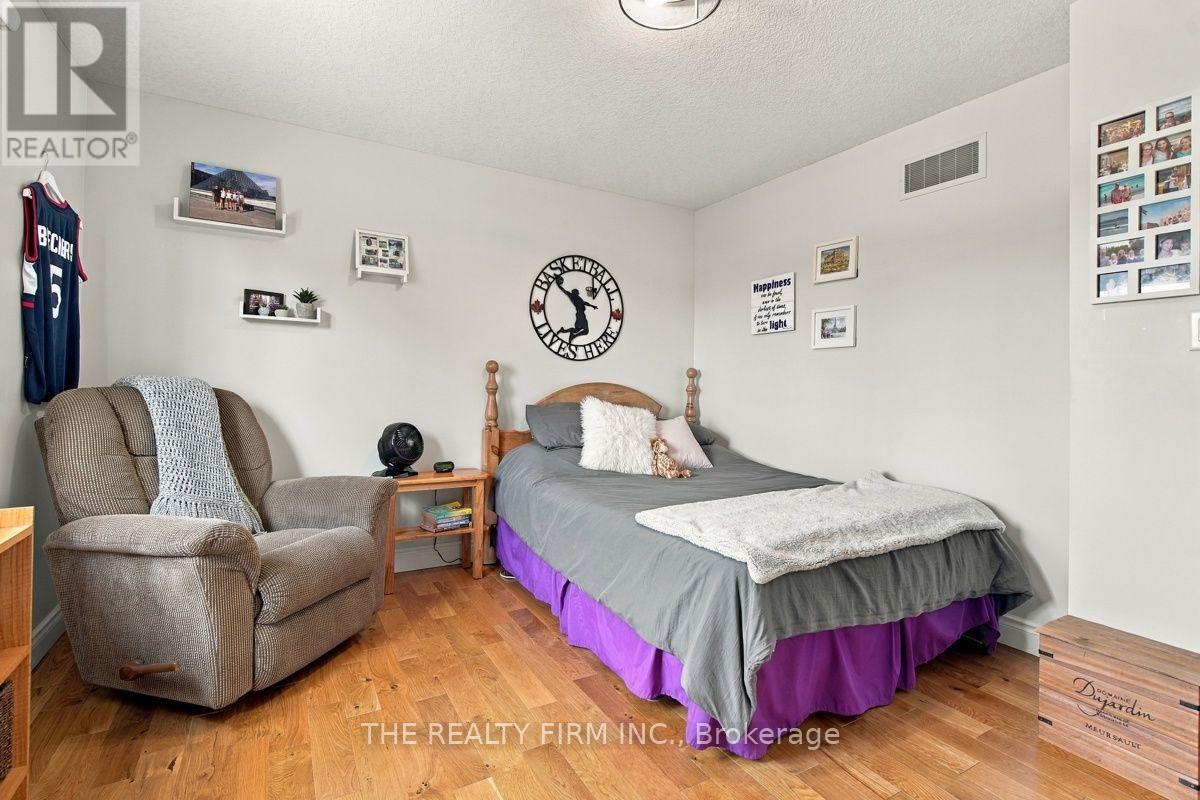 160 PLANE TREE DRIVE - 23