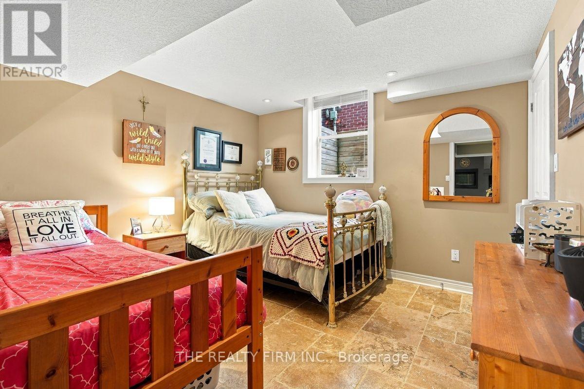 160 PLANE TREE DRIVE - 30