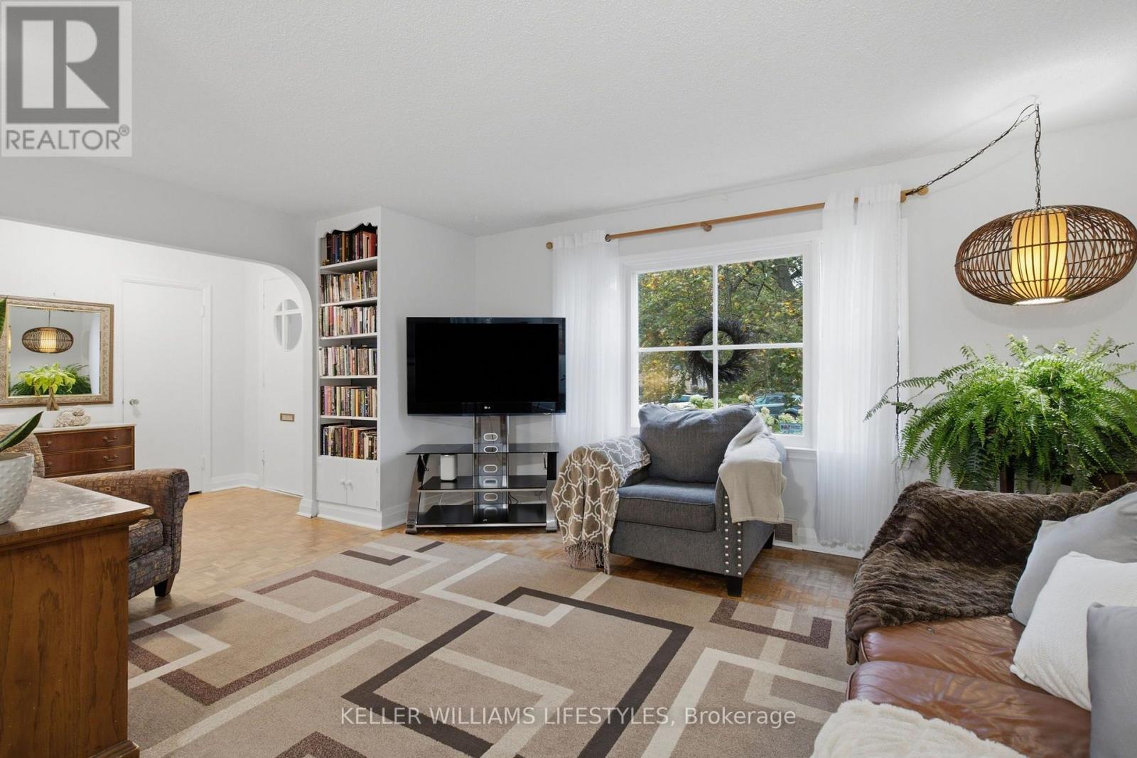 297 STEPHEN STREET - 10