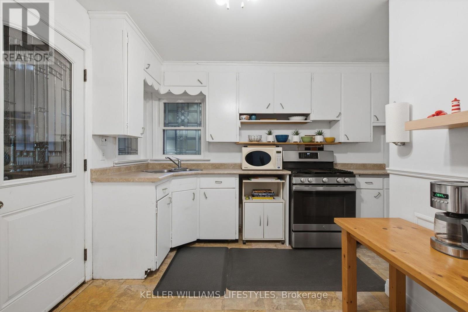 297 STEPHEN STREET - 15