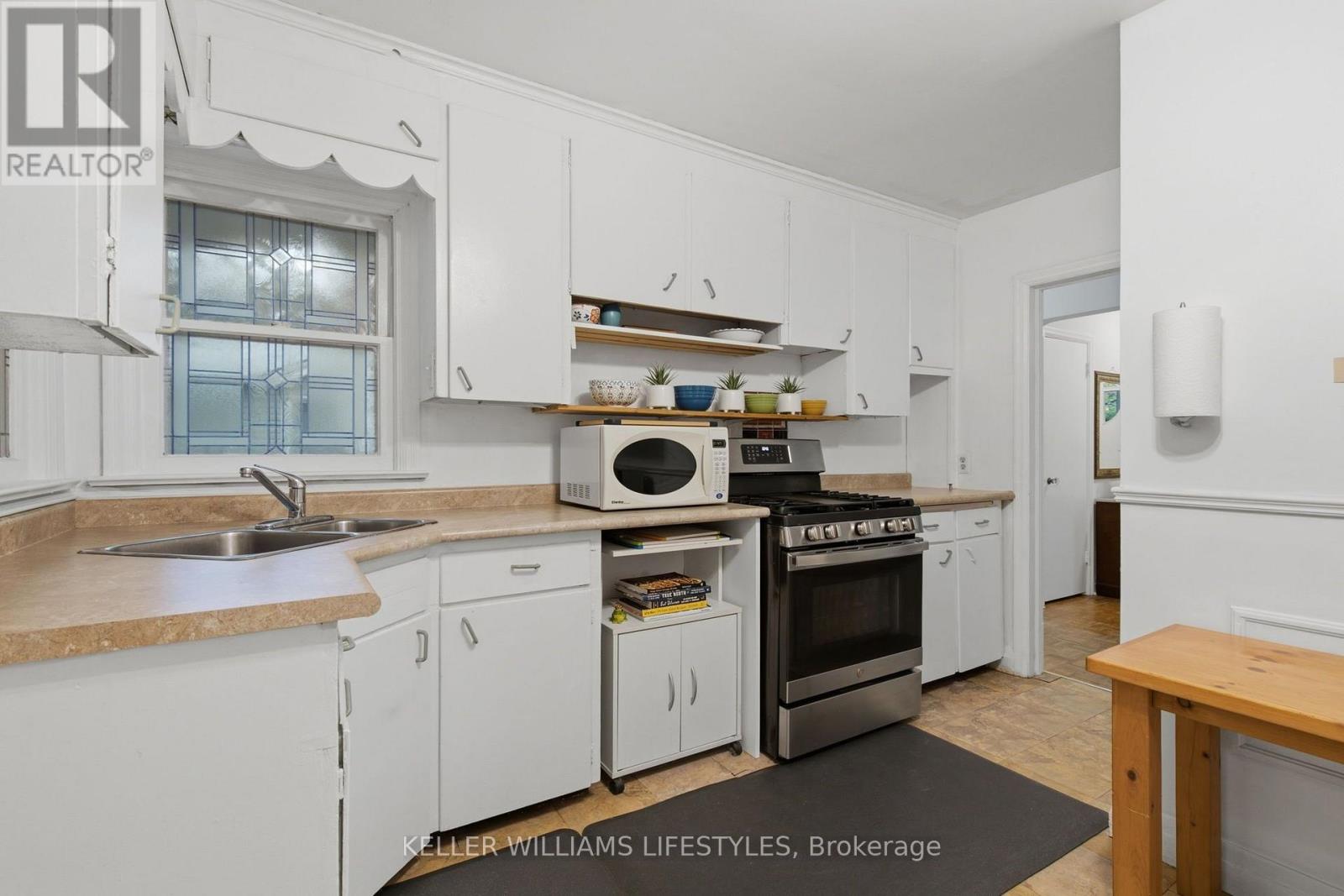 297 STEPHEN STREET - 16