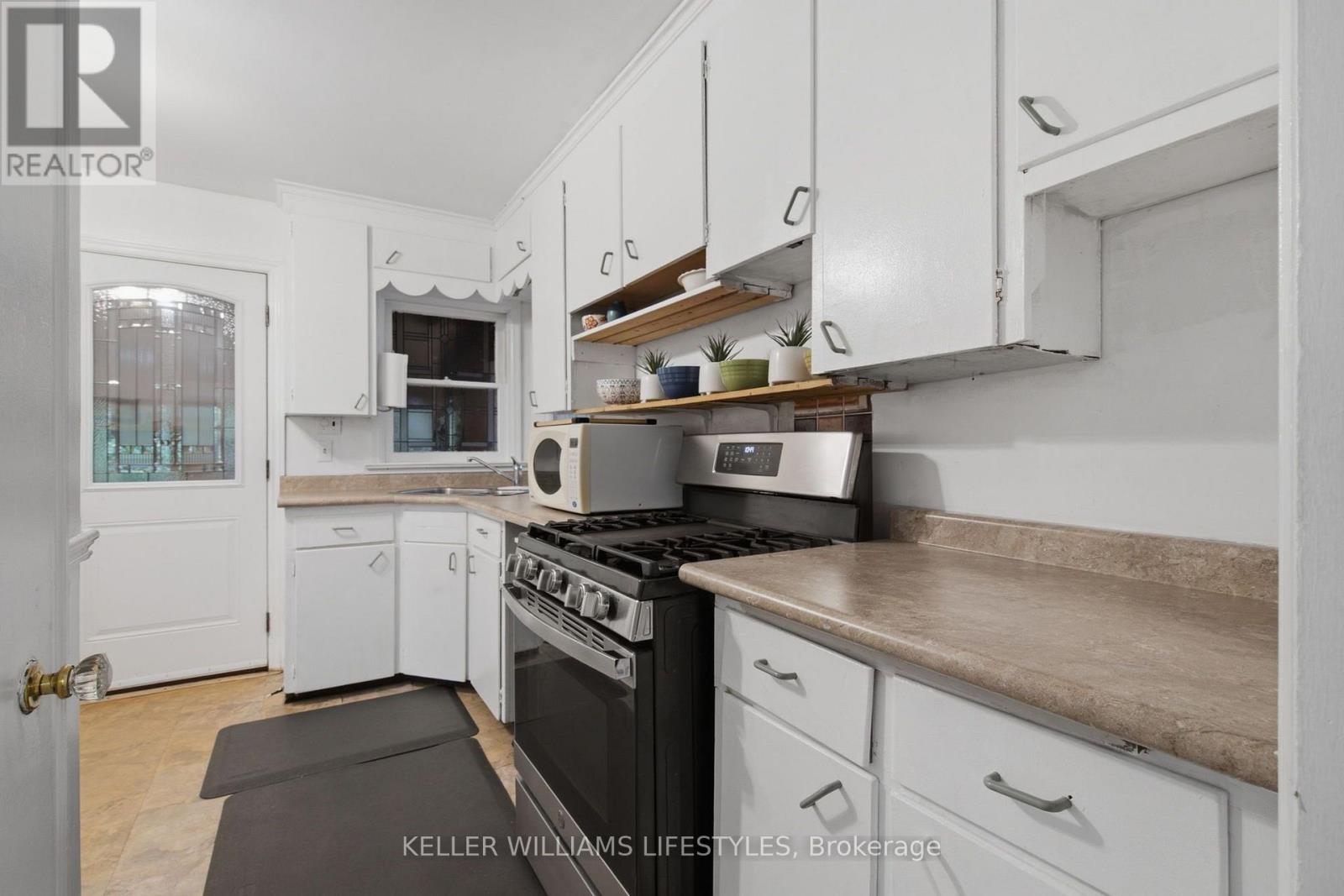 297 STEPHEN STREET - 19