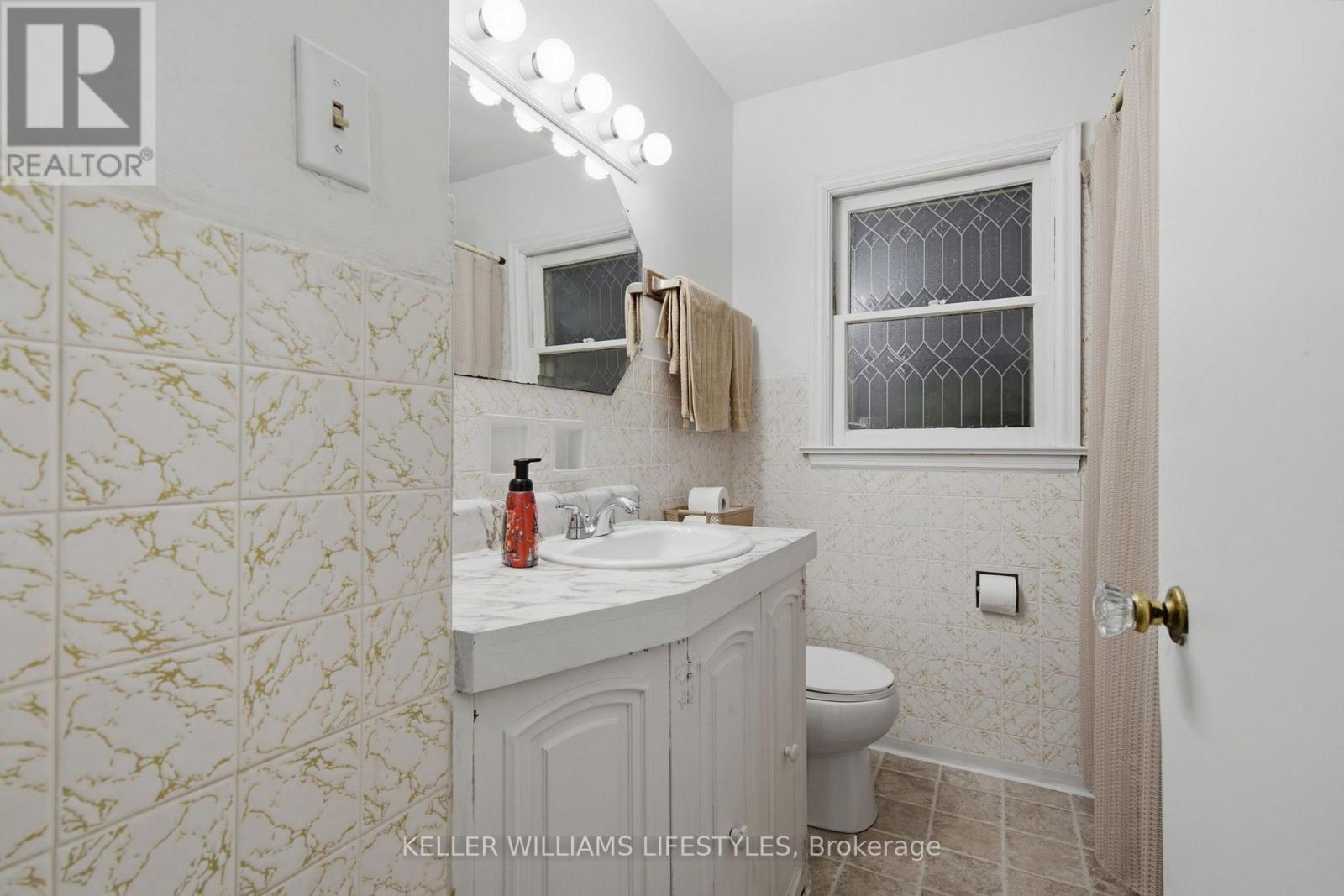 297 STEPHEN STREET - 24