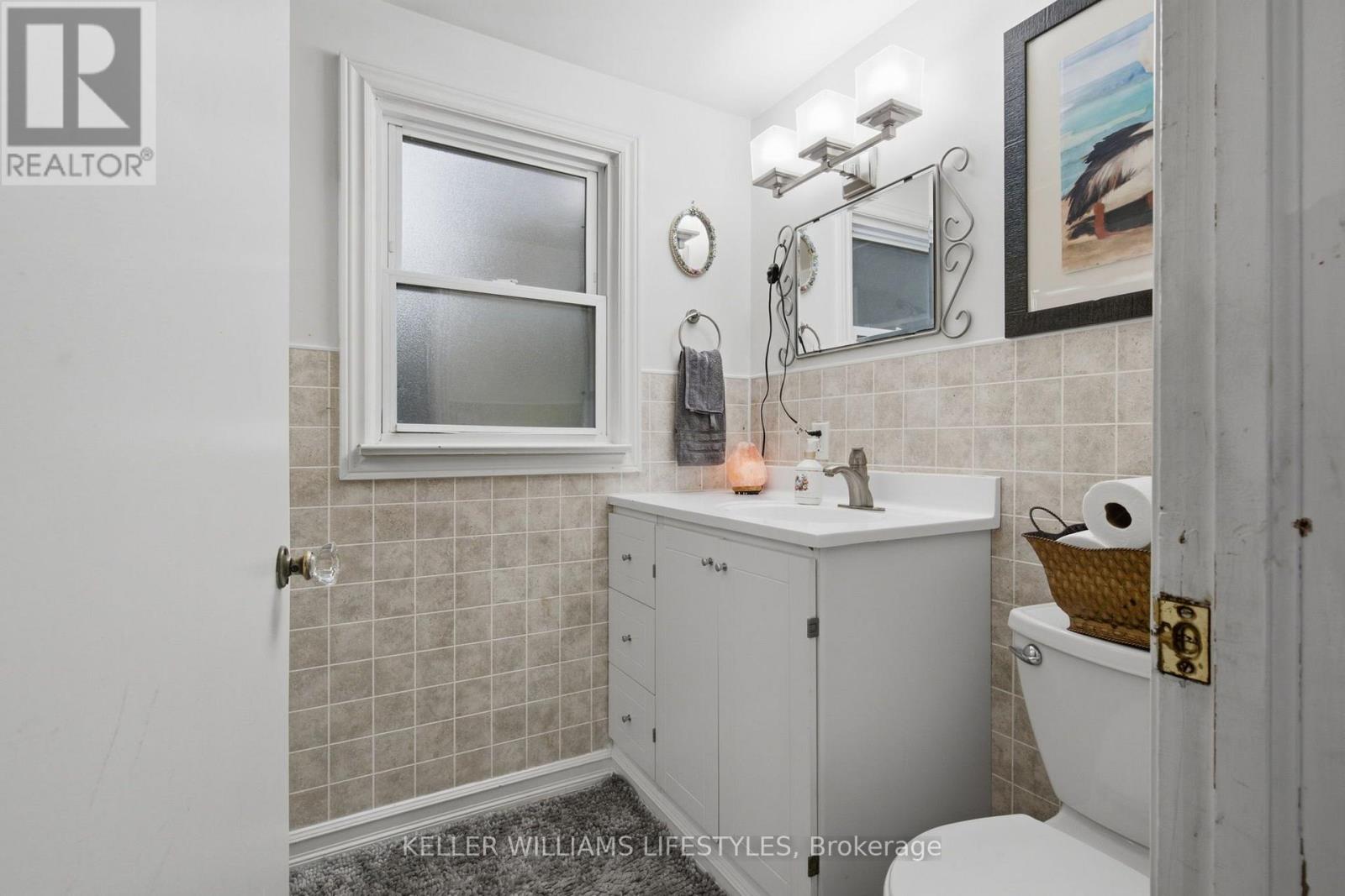 297 STEPHEN STREET - 27