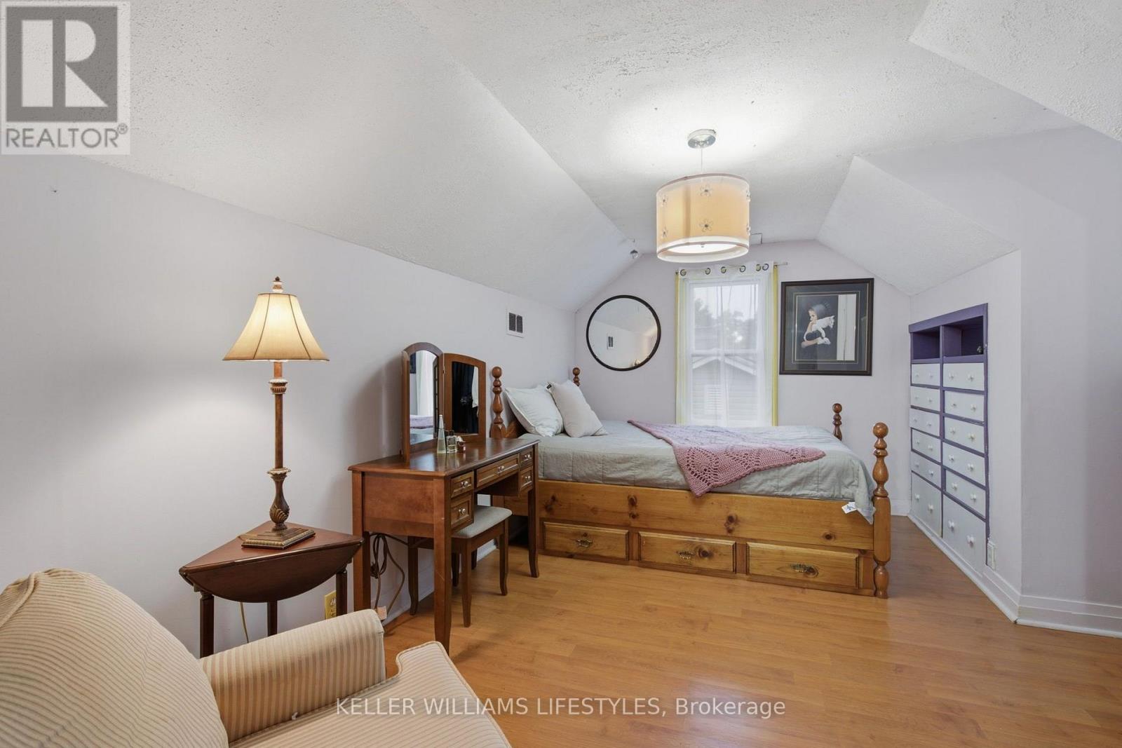 297 STEPHEN STREET - 28