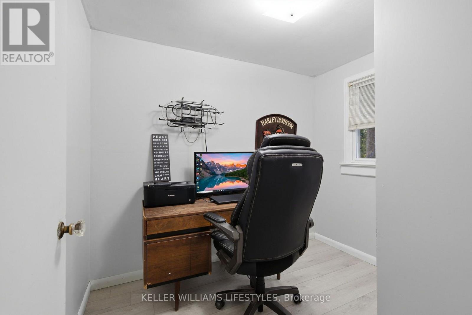 297 STEPHEN STREET - 32