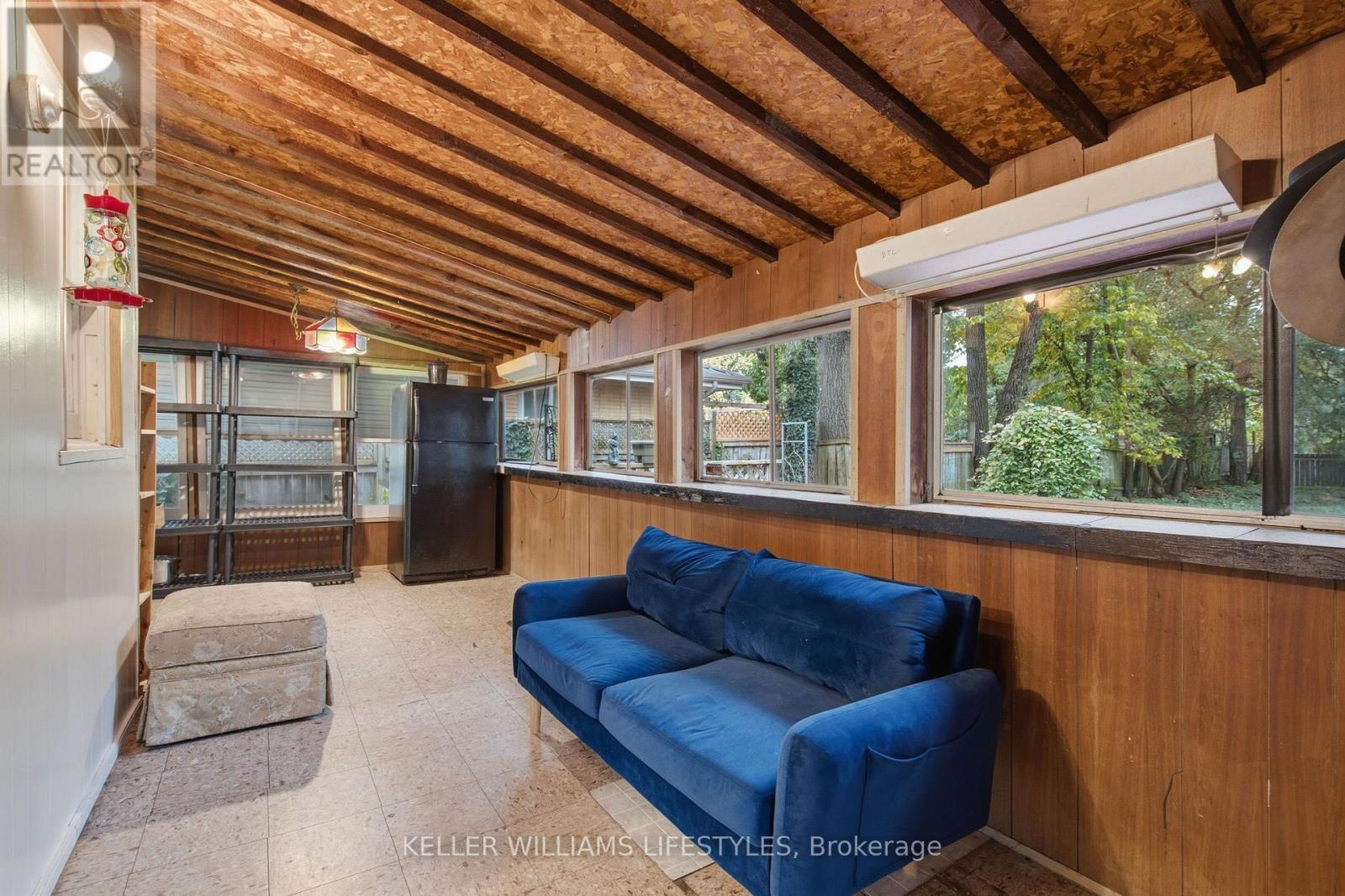 297 STEPHEN STREET - 33
