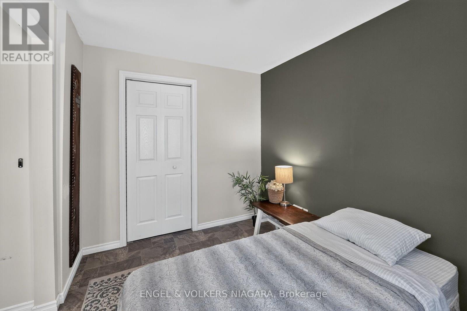 13 FREDERICK AVENUE - 23