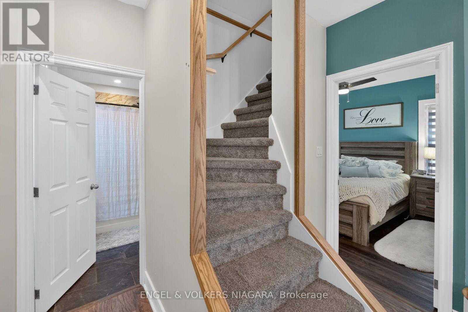 13 FREDERICK AVENUE - 25