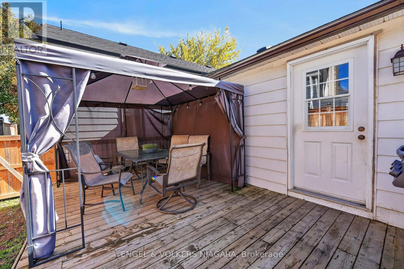 13 FREDERICK AVENUE - 32
