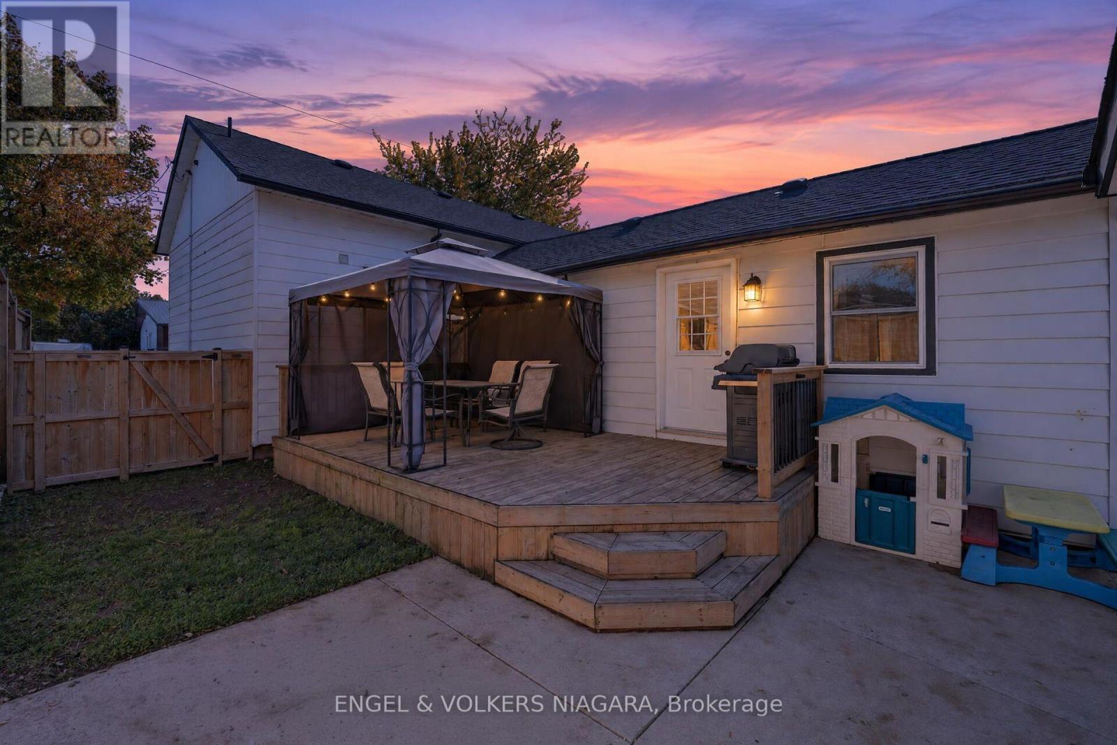 13 FREDERICK AVENUE - 33