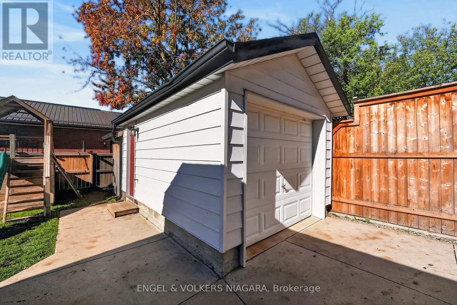13 FREDERICK AVENUE - 35