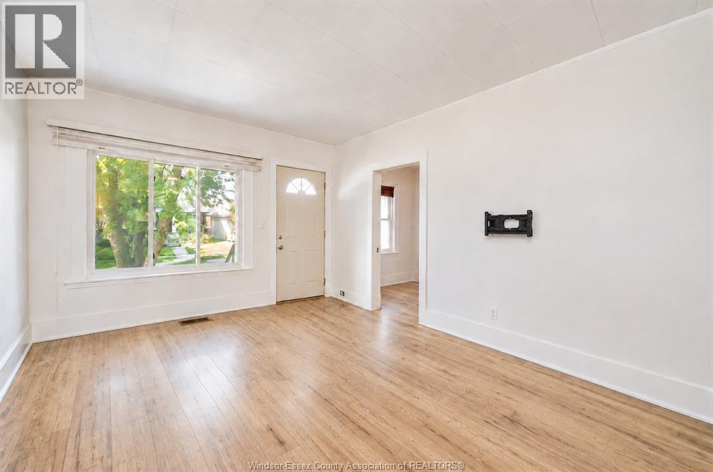 1560 LILLIAN photo 4