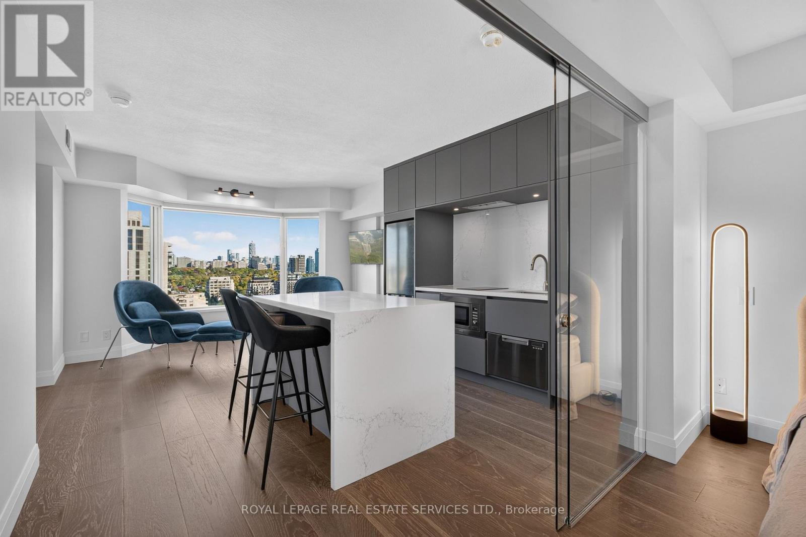 1918- 155 Yorkville Avenue, Toronto, ON photo 19