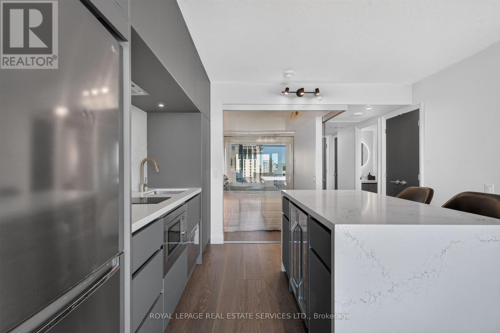 1918- 155 Yorkville Avenue, Toronto, ON photo 24