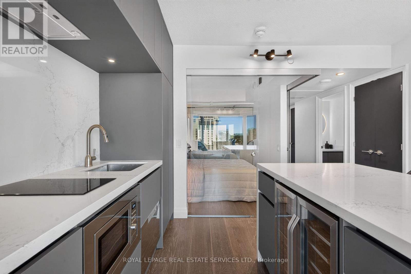 1918- 155 Yorkville Avenue, Toronto, ON photo 25