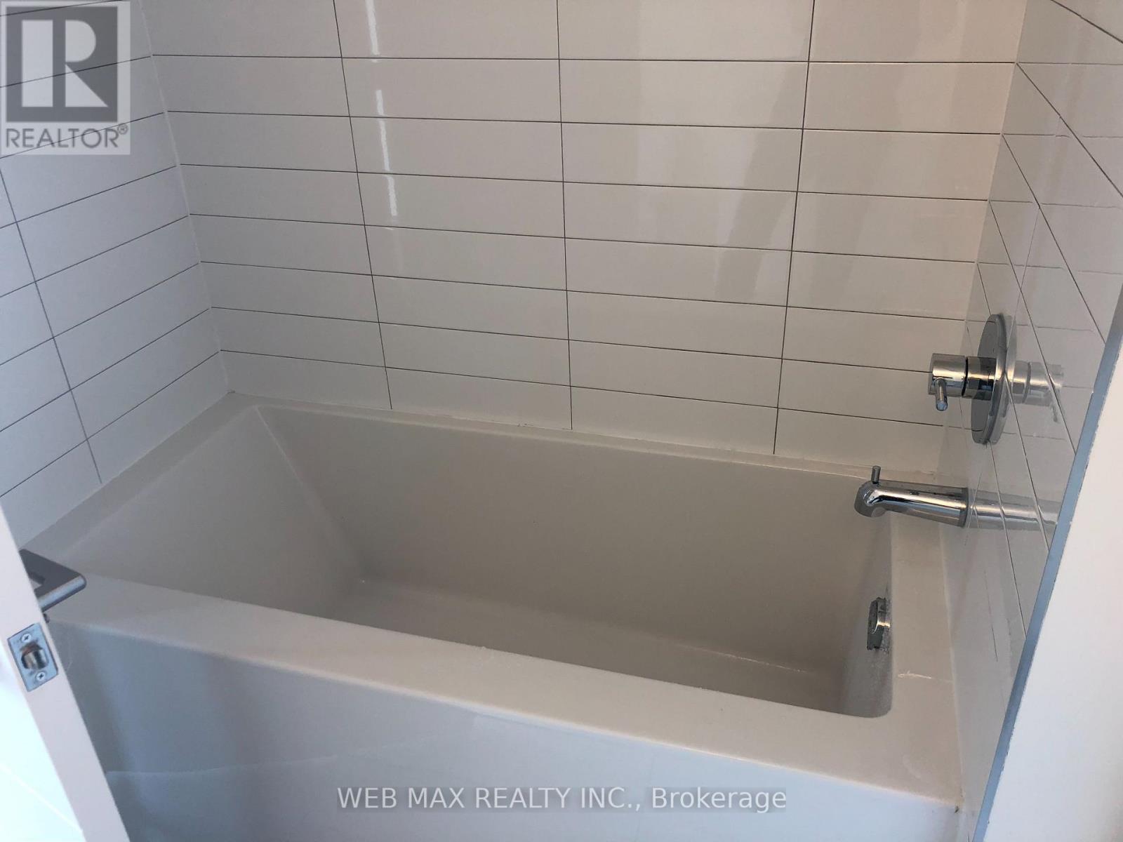1528- 460 Adelaide Street East, Toronto, ON photo 7