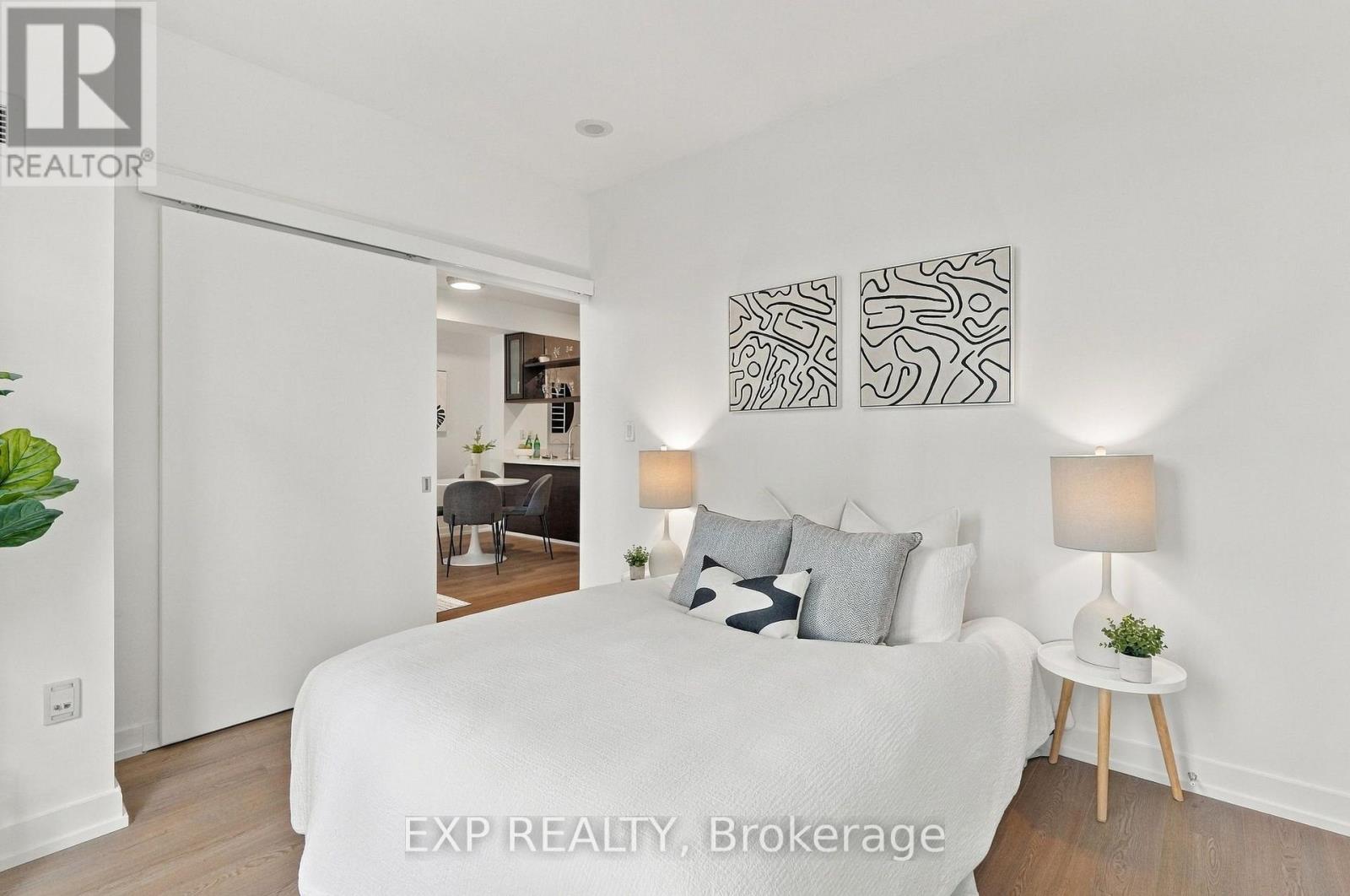 301- 9 Spadina Avenue, Toronto, ON photo 14