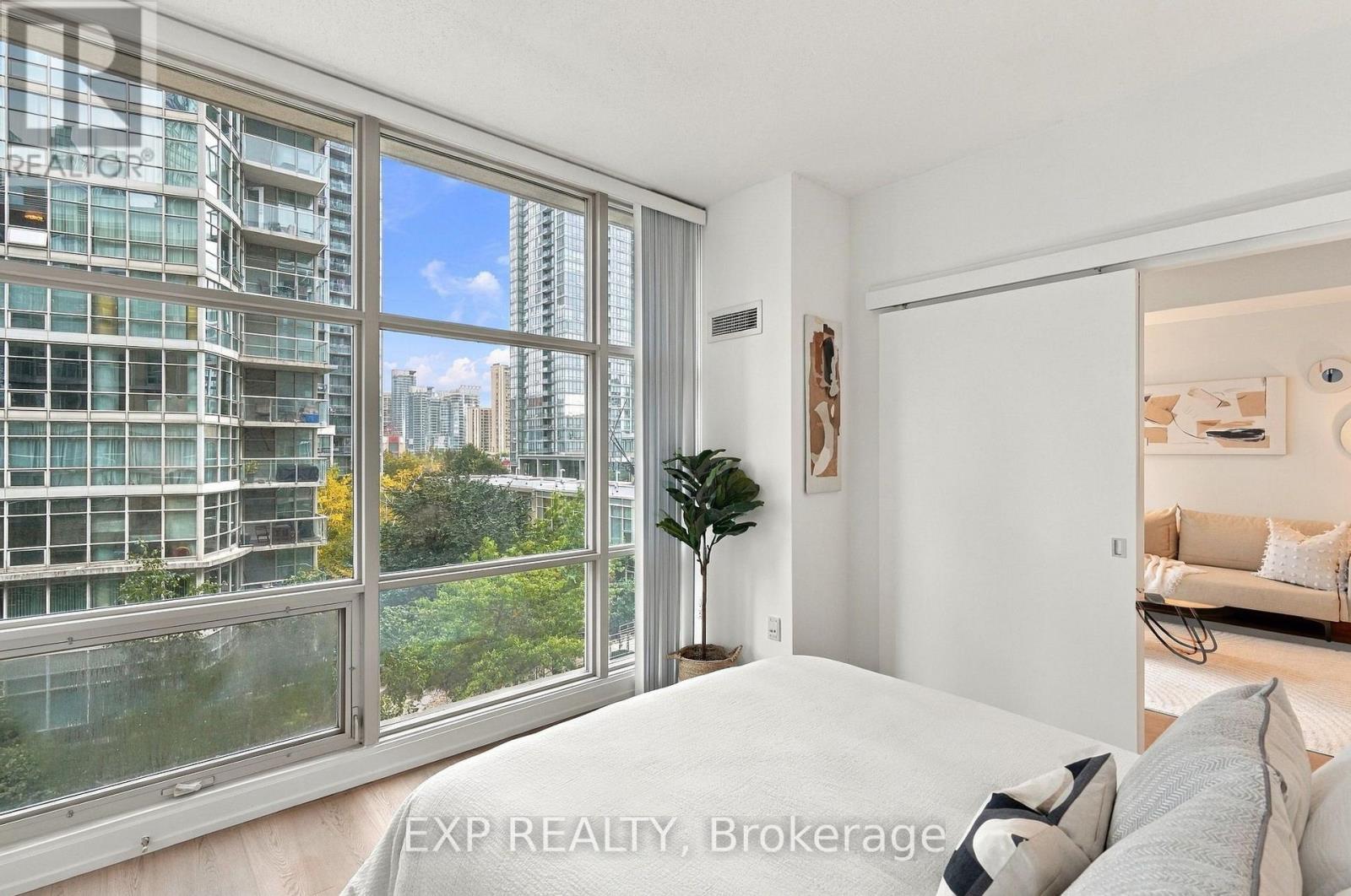 301- 9 Spadina Avenue, Toronto, ON photo 17