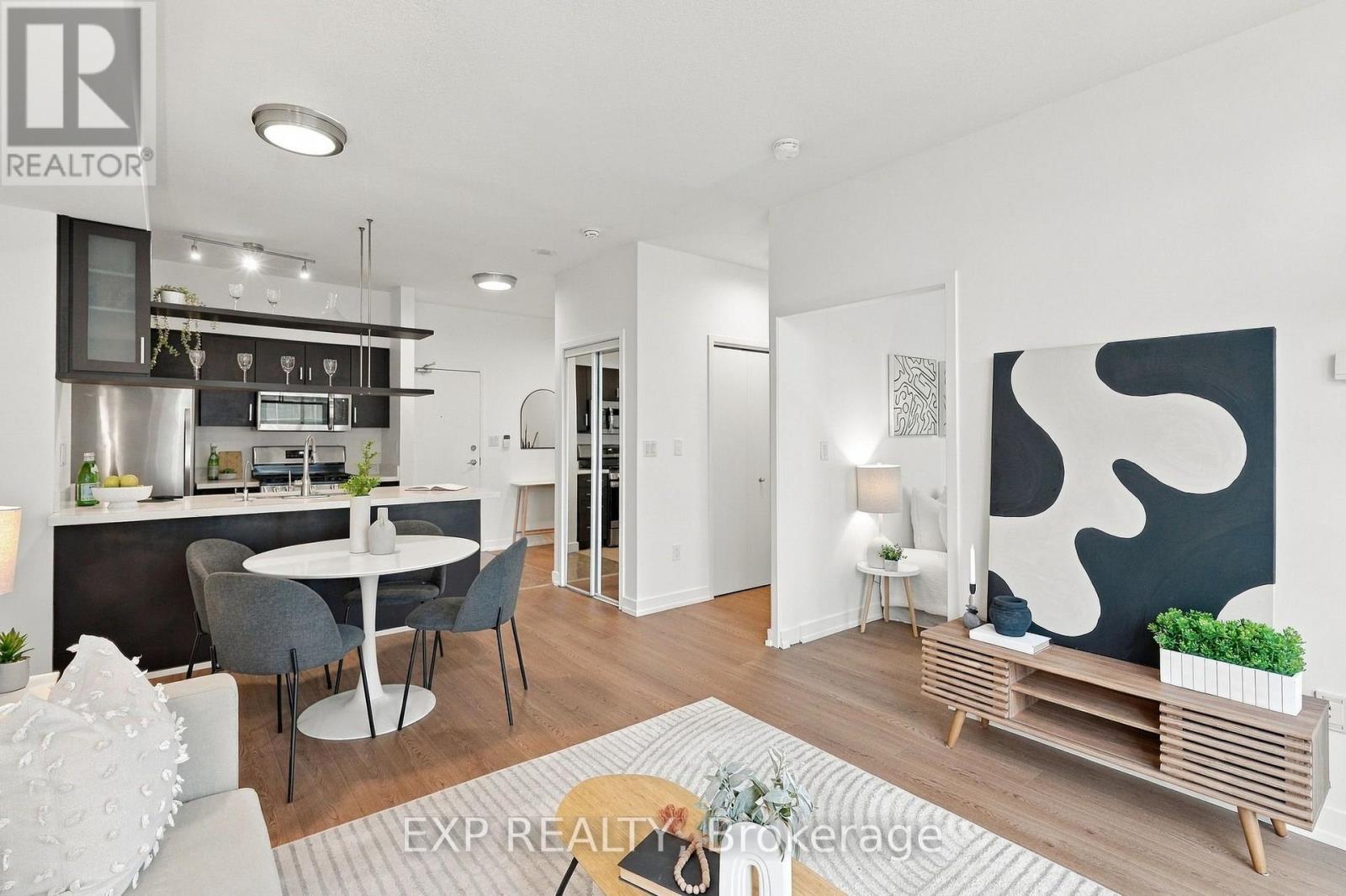 301- 9 Spadina Avenue, Toronto, ON photo 3