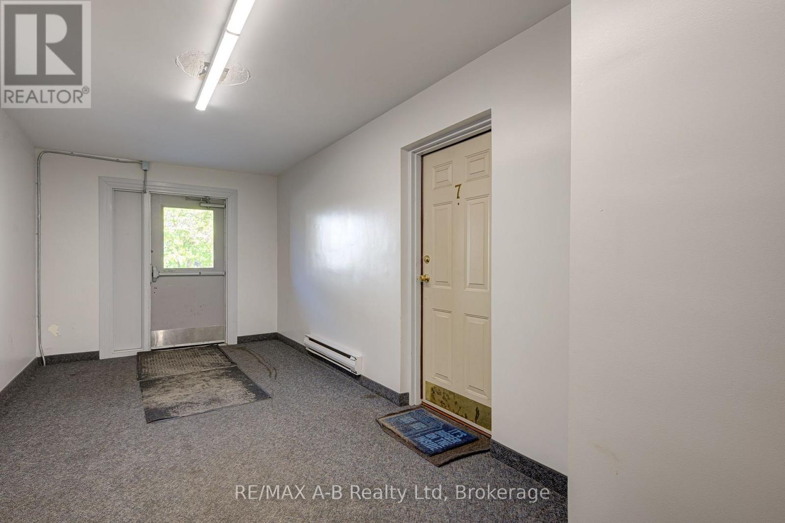 7 - 300 TRAYNOR AVENUE, Kitchener — photo 4