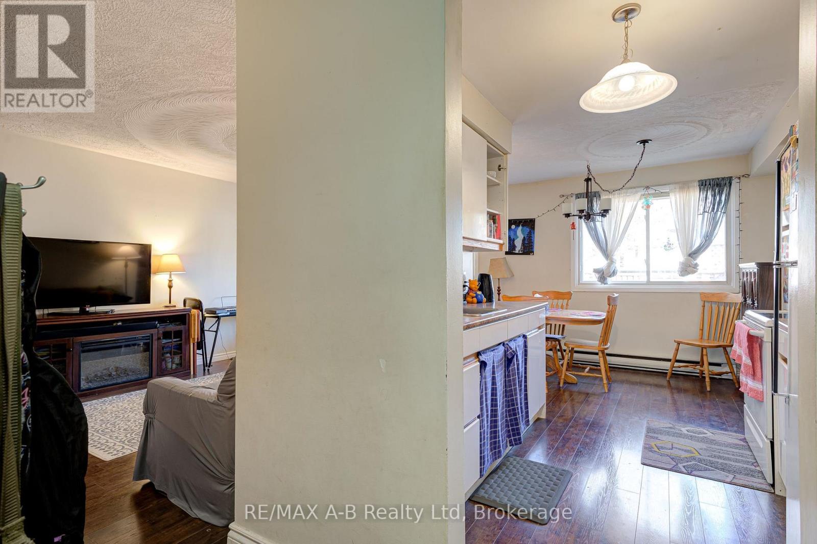 7 - 300 TRAYNOR AVENUE, Kitchener — photo 8