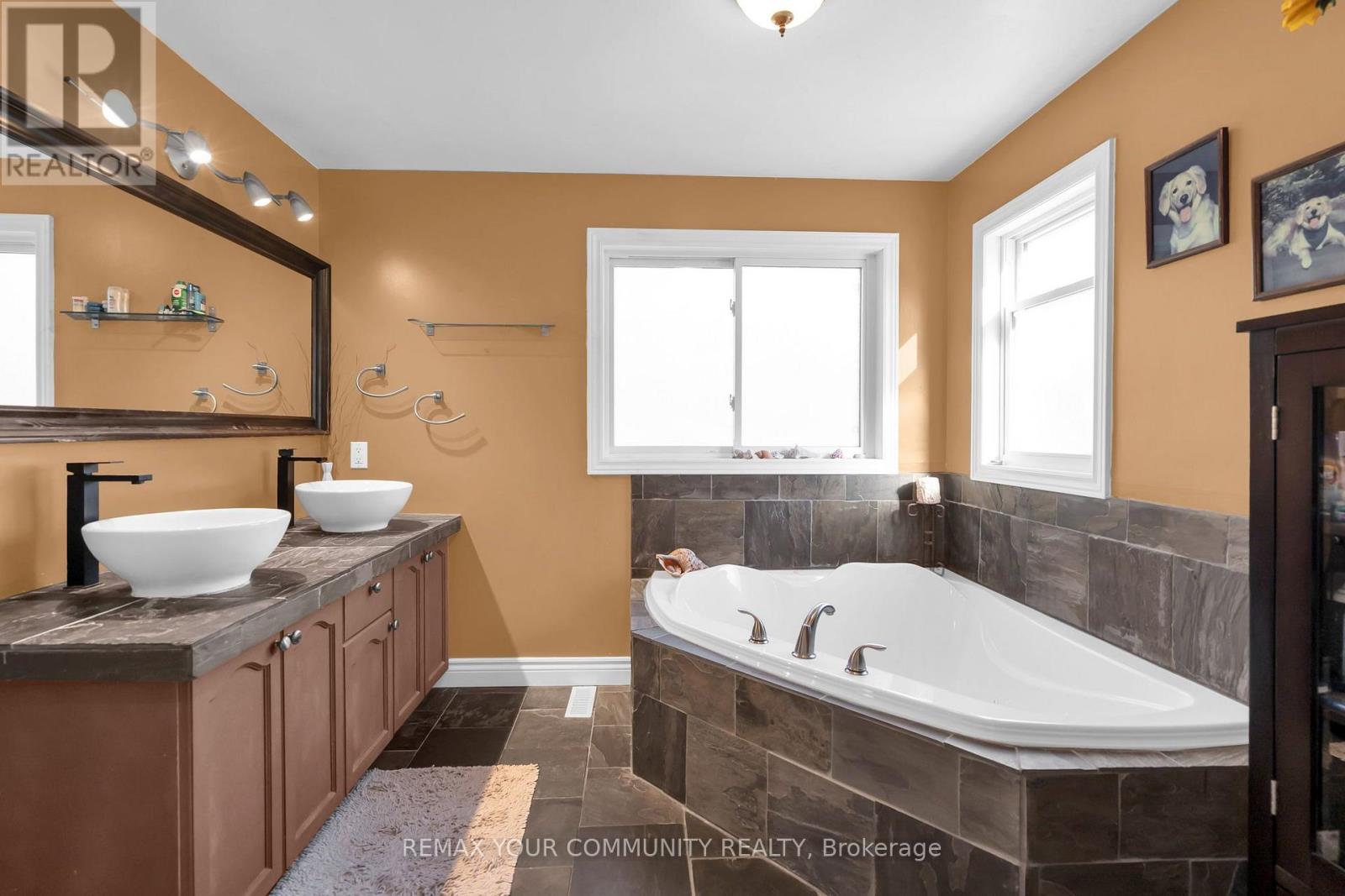 331 John Bowser Crescent, Newmarket, ON photo 31