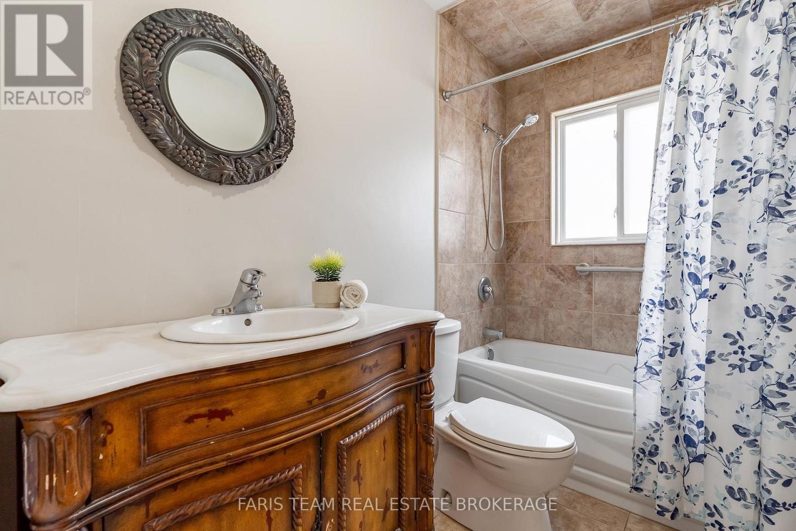 214 Leslie Street, Wasaga Beach, ON photo 13