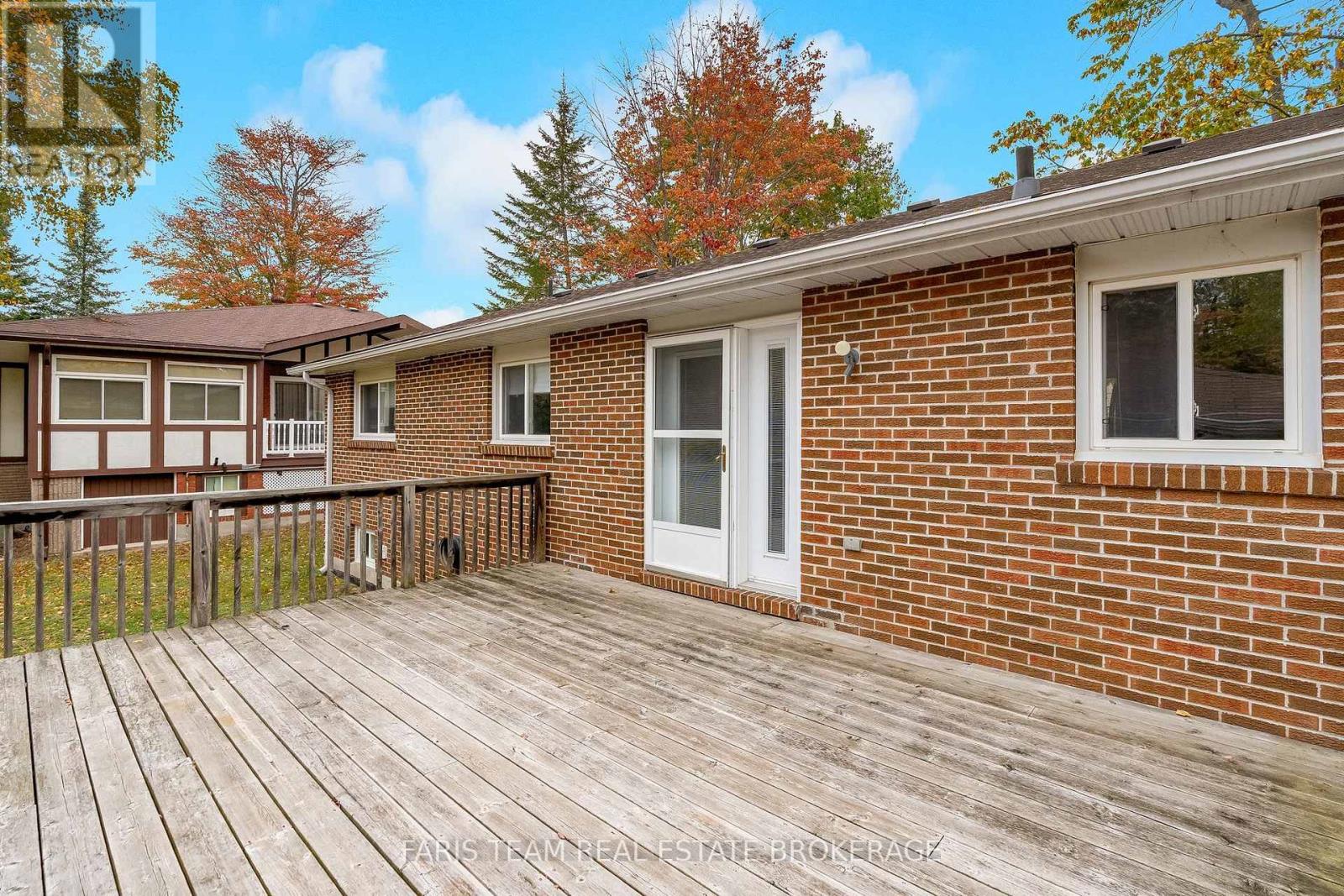 214 Leslie Street, Wasaga Beach, ON photo 14