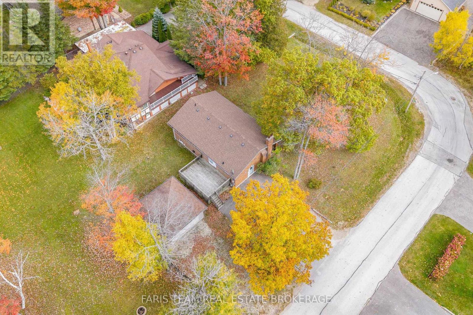214 Leslie Street, Wasaga Beach, ON photo 2