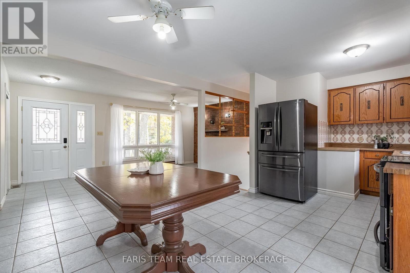 214 Leslie Street, Wasaga Beach, ON photo 7