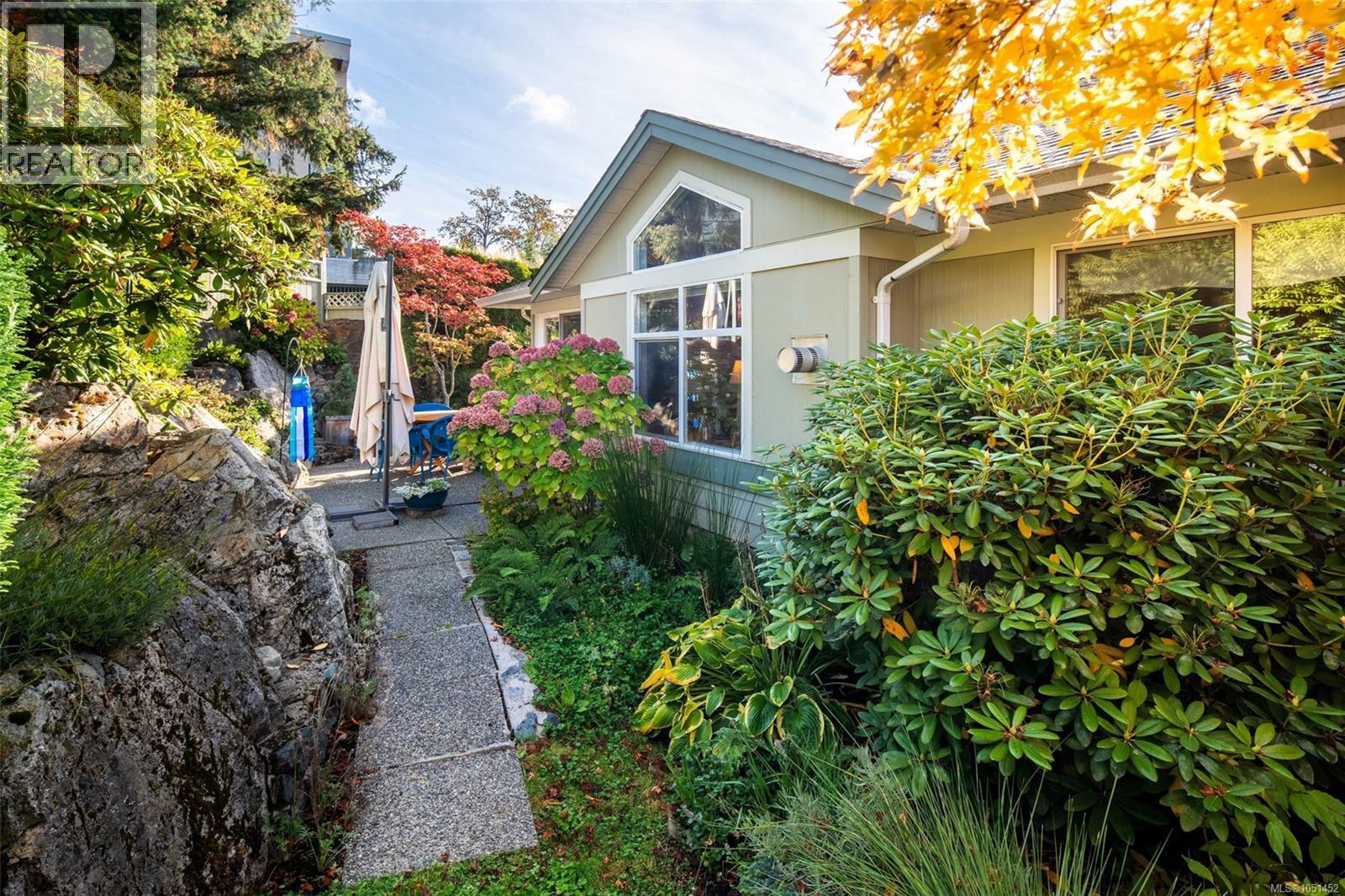 1 126 Hallowell Road, View Royal