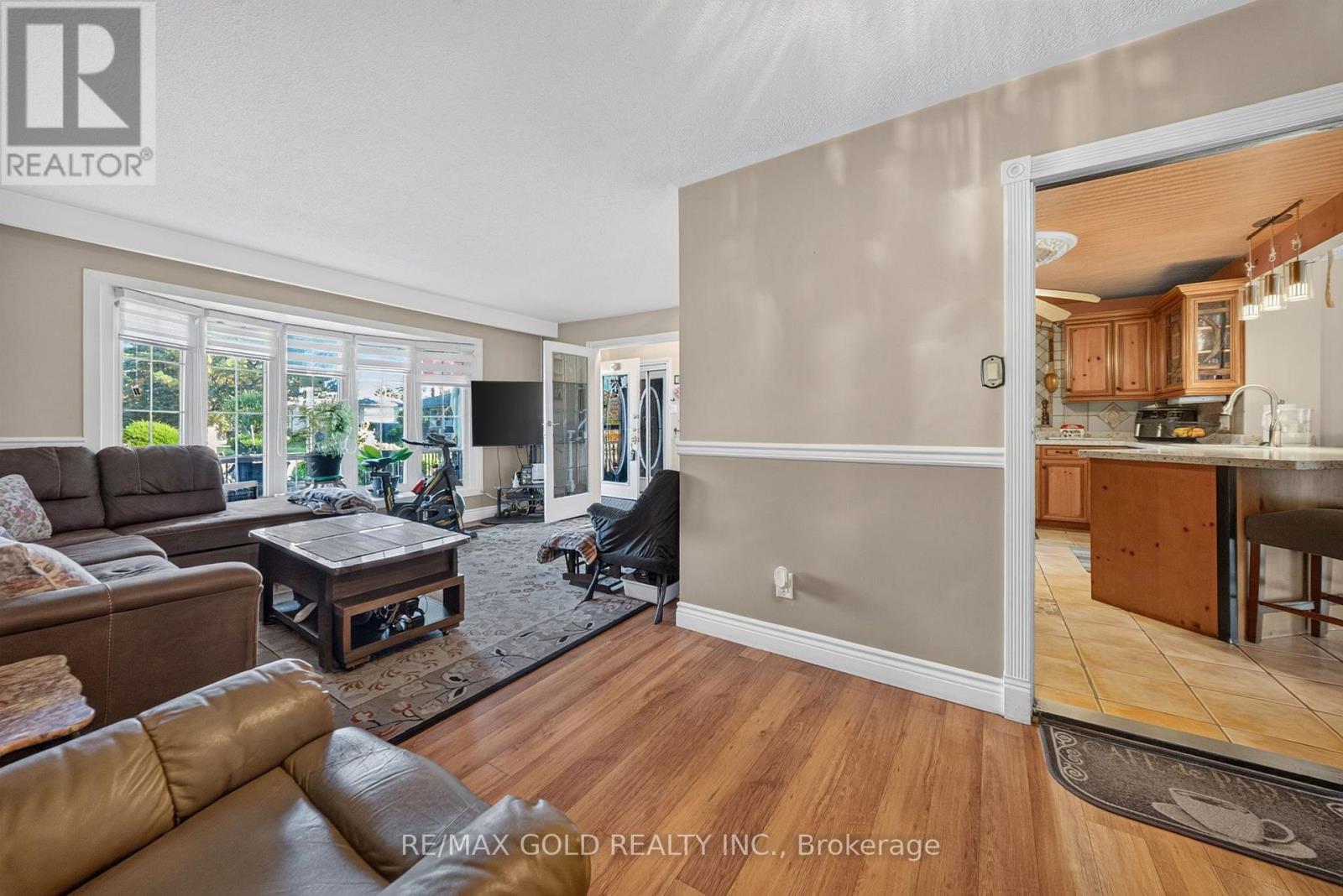 8 EASTON Place, Brampton, ON photo 10